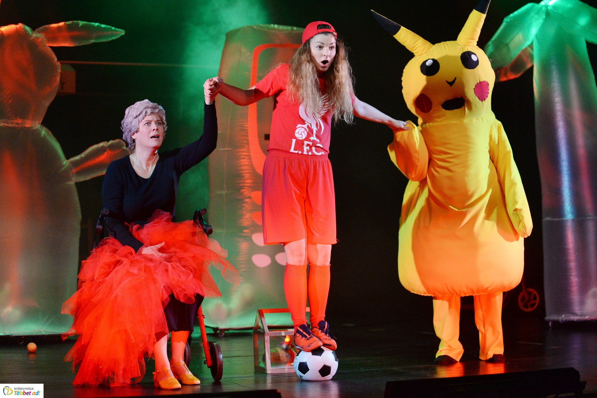 FARKAS VS PIROSKA  gyermekelőadás a Móricz Zsigmond Színházban