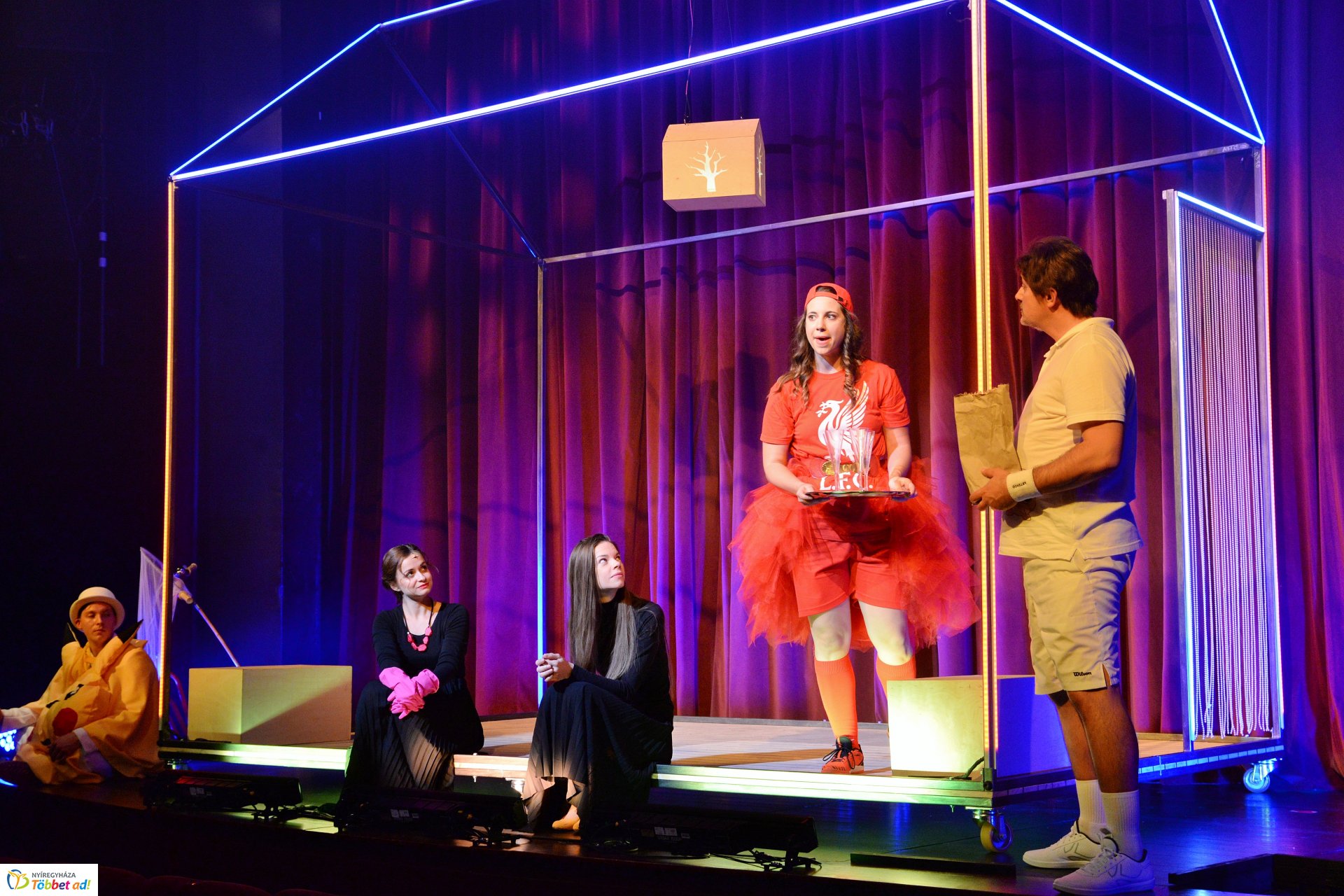 FARKAS VS PIROSKA  gyermekelőadás a Móricz Zsigmond Színházban