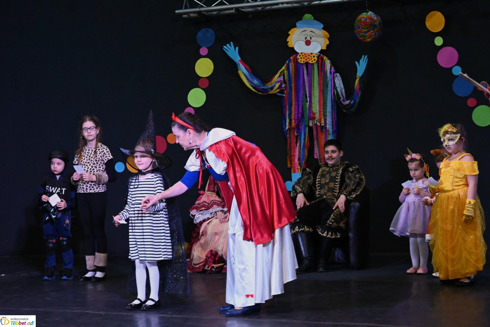 Farsang a Kölyökvárban - a Szabolcs Néptáncegyüttes családi mulatsága