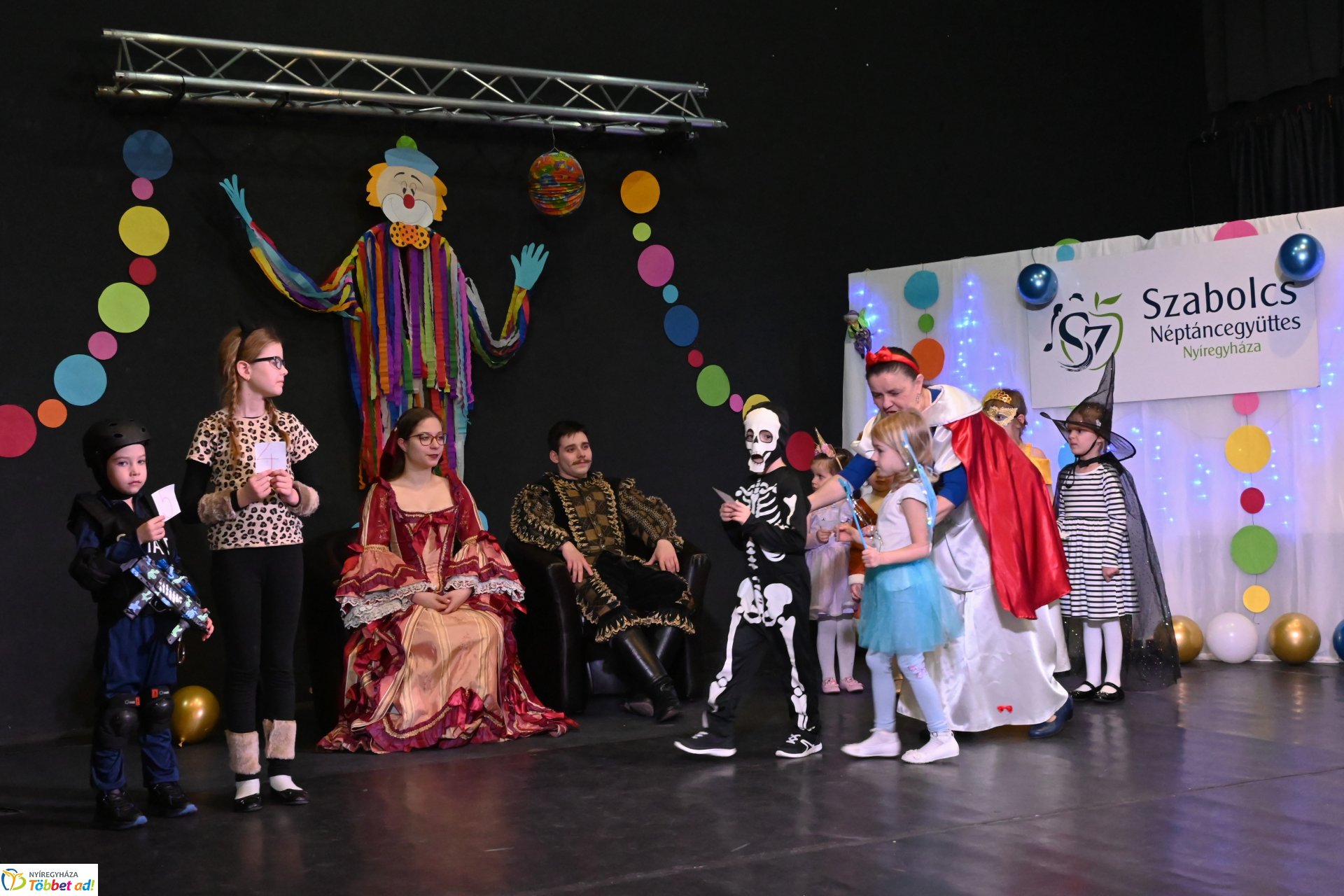 Farsang a Kölyökvárban - a Szabolcs Néptáncegyüttes családi mulatsága