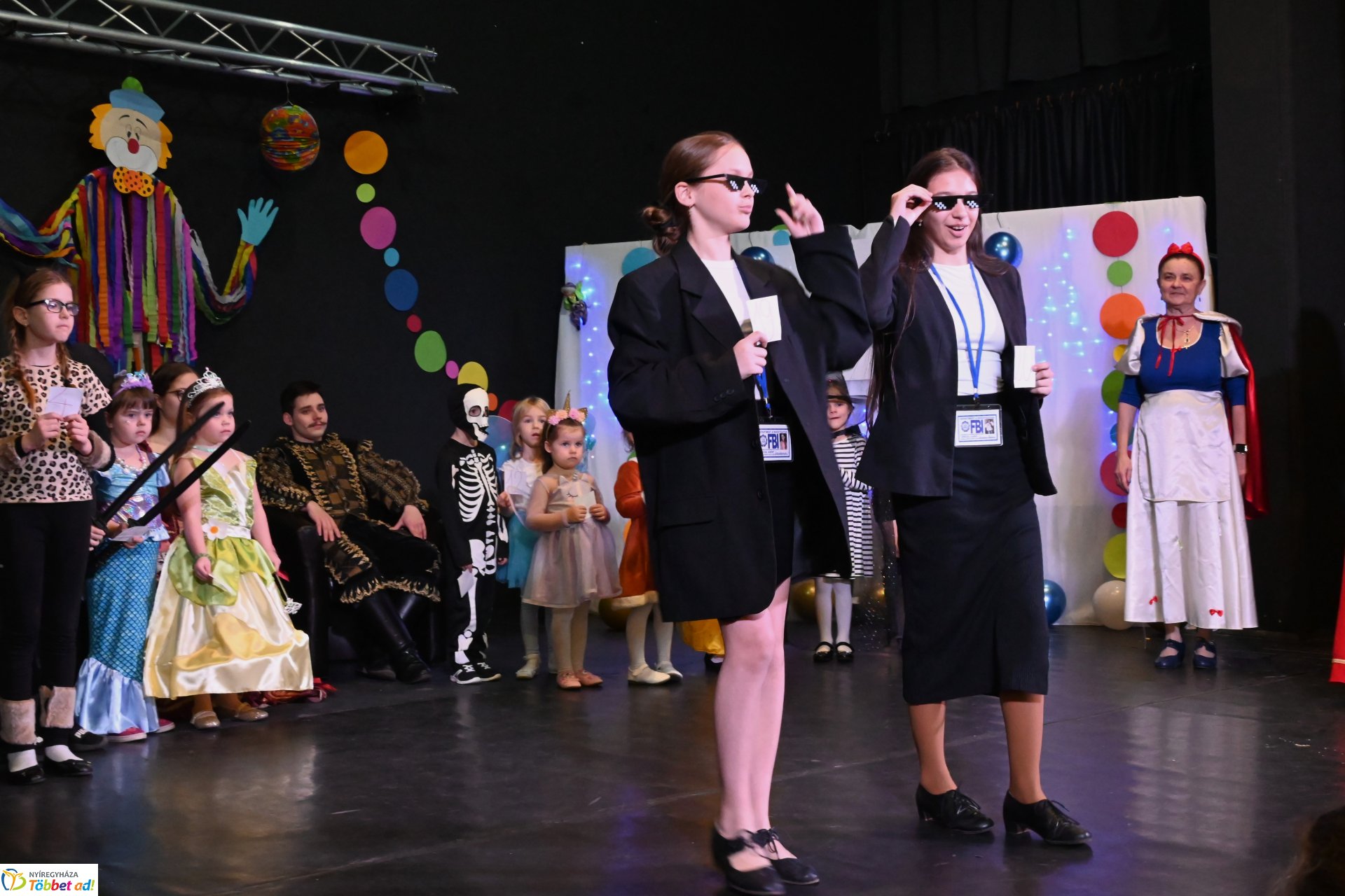 Farsang a Kölyökvárban - a Szabolcs Néptáncegyüttes családi mulatsága