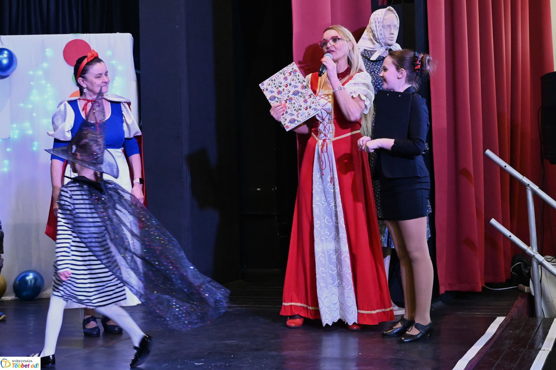 Farsang a Kölyökvárban - a Szabolcs Néptáncegyüttes családi mulatsága