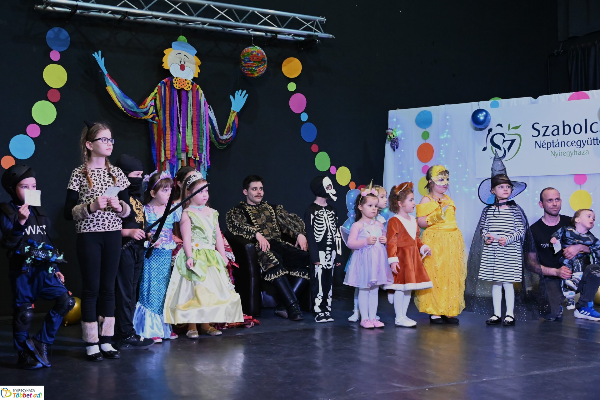 Farsang a Kölyökvárban - a Szabolcs Néptáncegyüttes családi mulatsága