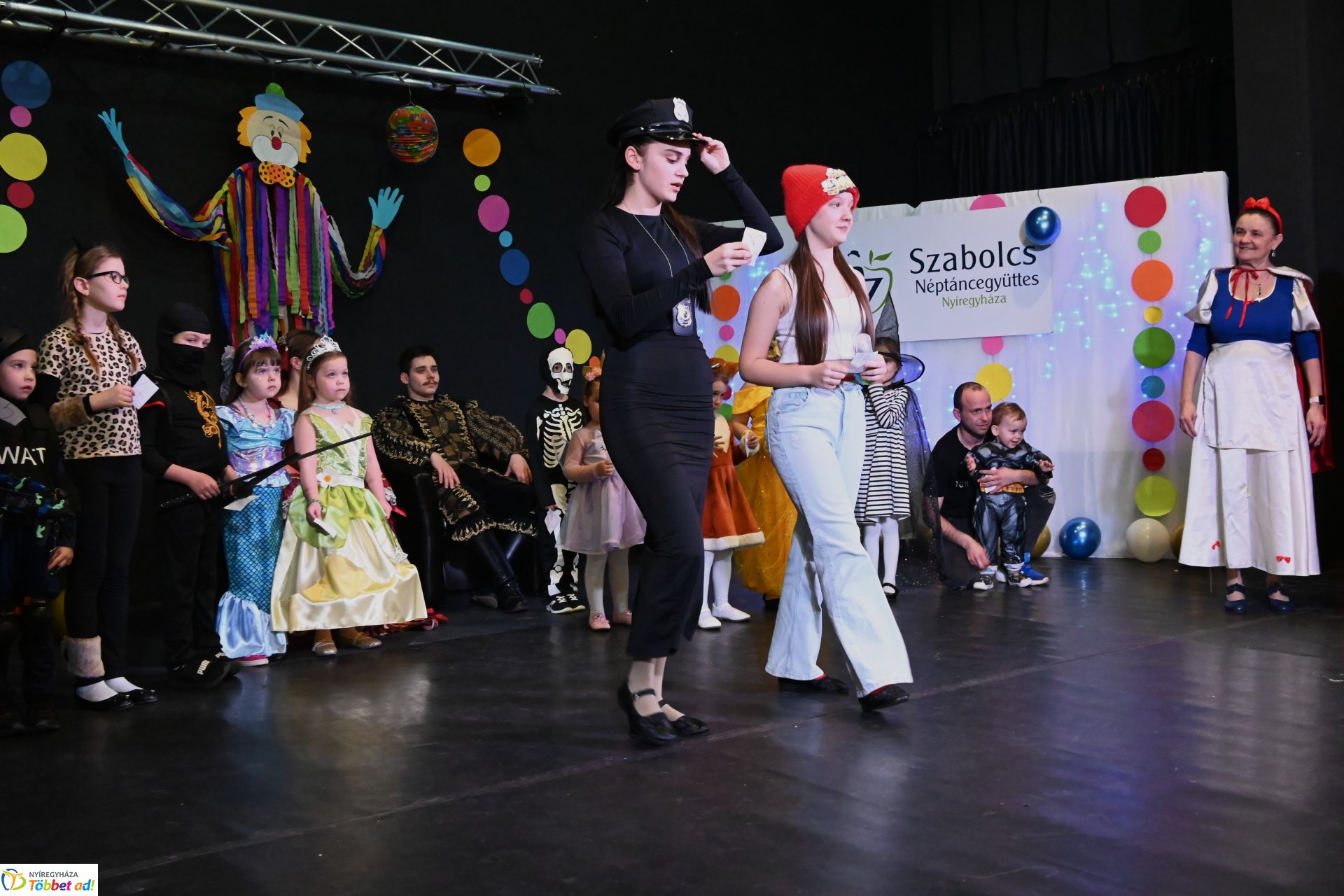 Farsang a Kölyökvárban - a Szabolcs Néptáncegyüttes családi mulatsága