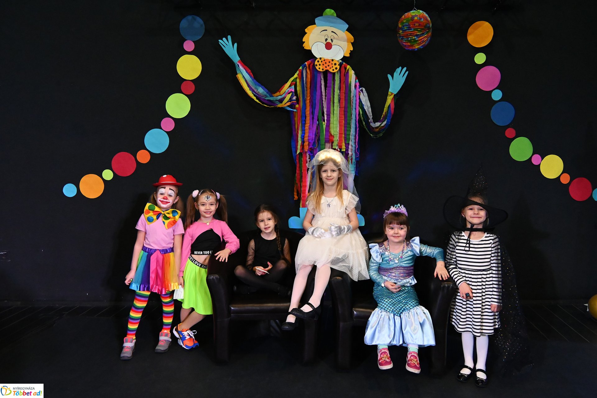 Farsang a Kölyökvárban - a Szabolcs Néptáncegyüttes családi mulatsága