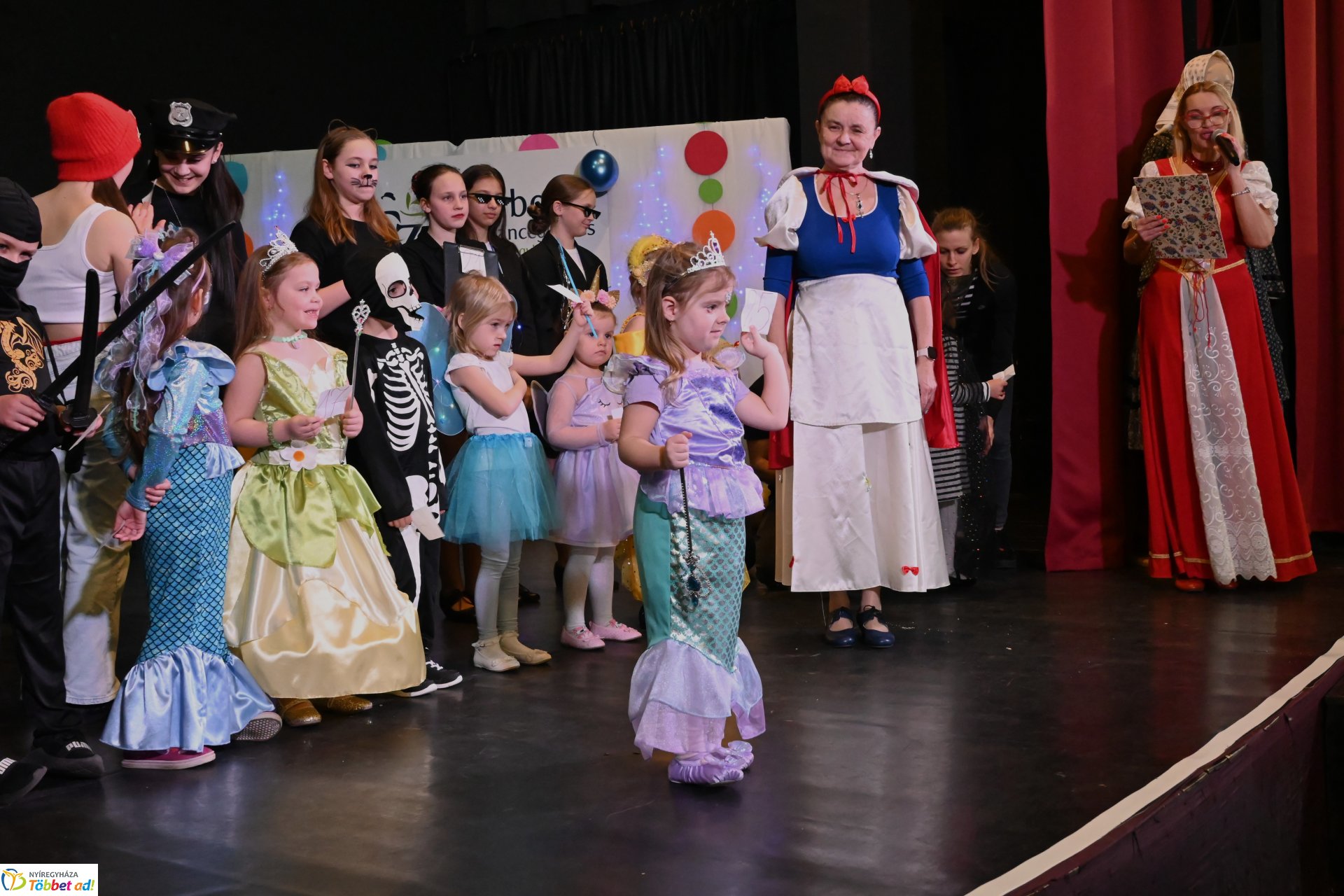 Farsang a Kölyökvárban - a Szabolcs Néptáncegyüttes családi mulatsága