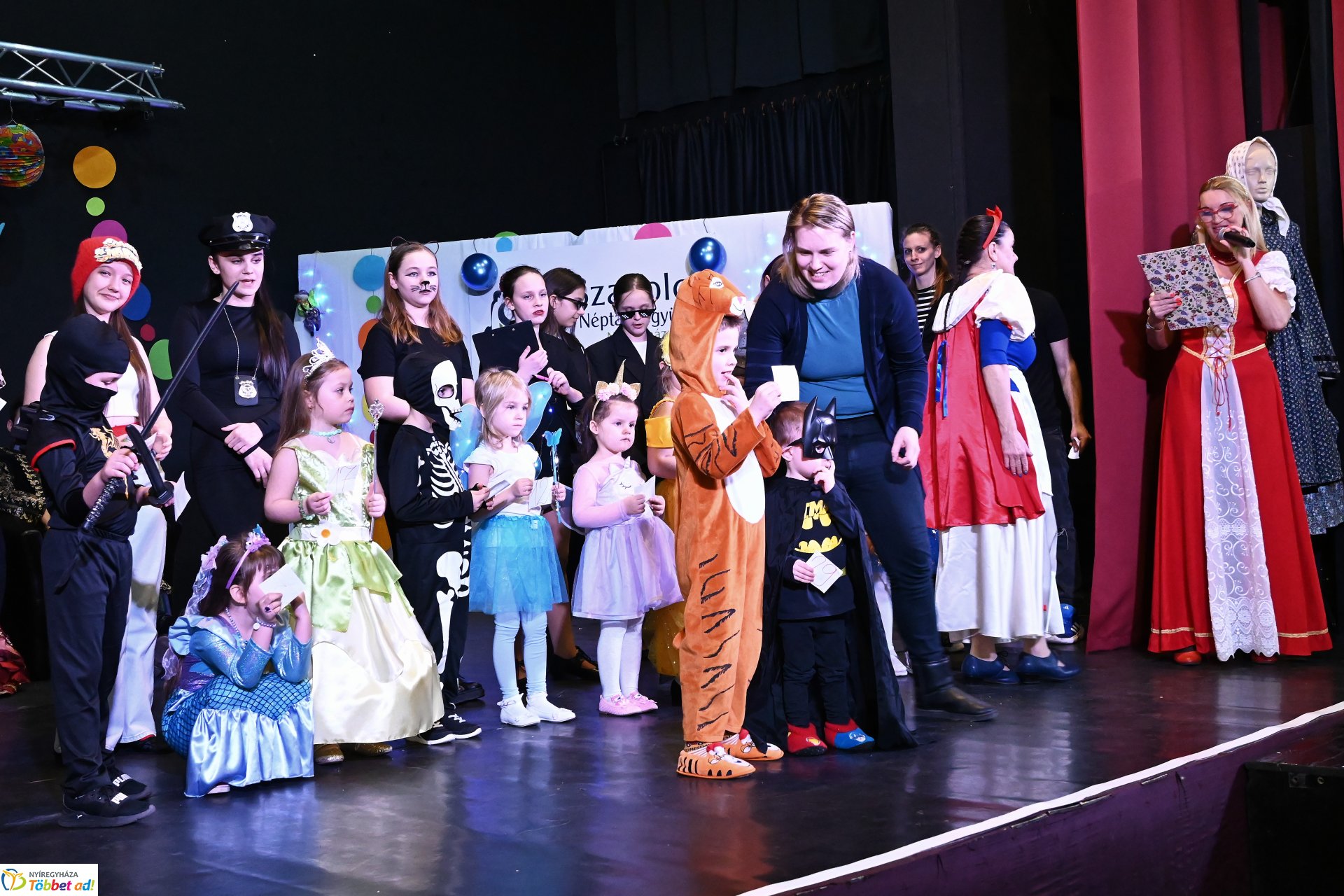Farsang a Kölyökvárban - a Szabolcs Néptáncegyüttes családi mulatsága