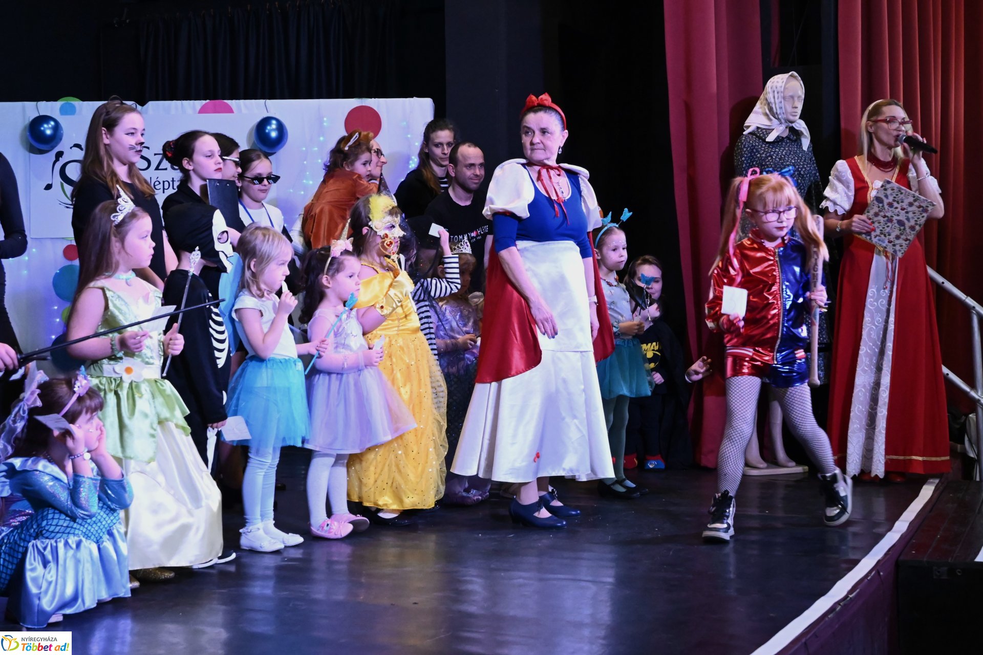 Farsang a Kölyökvárban - a Szabolcs Néptáncegyüttes családi mulatsága