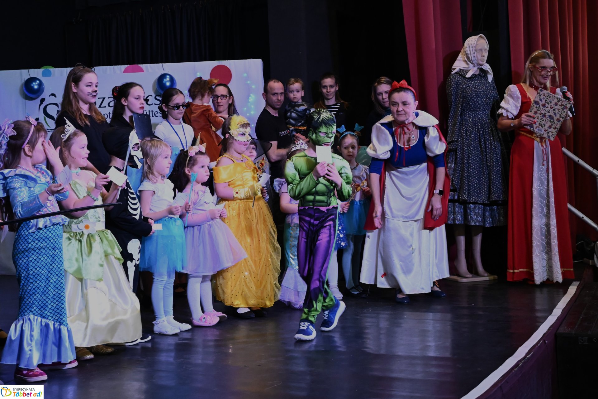 Farsang a Kölyökvárban - a Szabolcs Néptáncegyüttes családi mulatsága