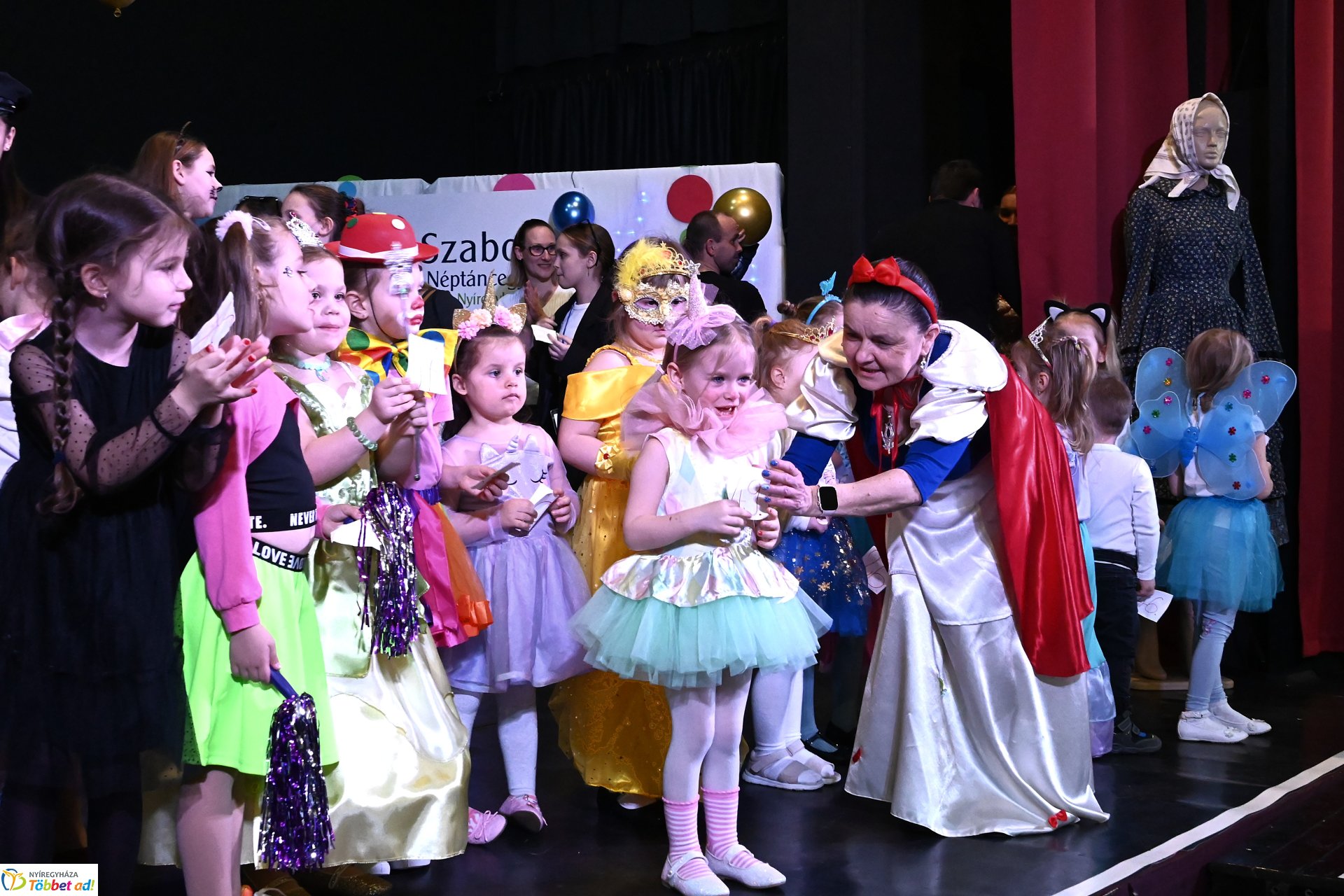 Farsang a Kölyökvárban - a Szabolcs Néptáncegyüttes családi mulatsága