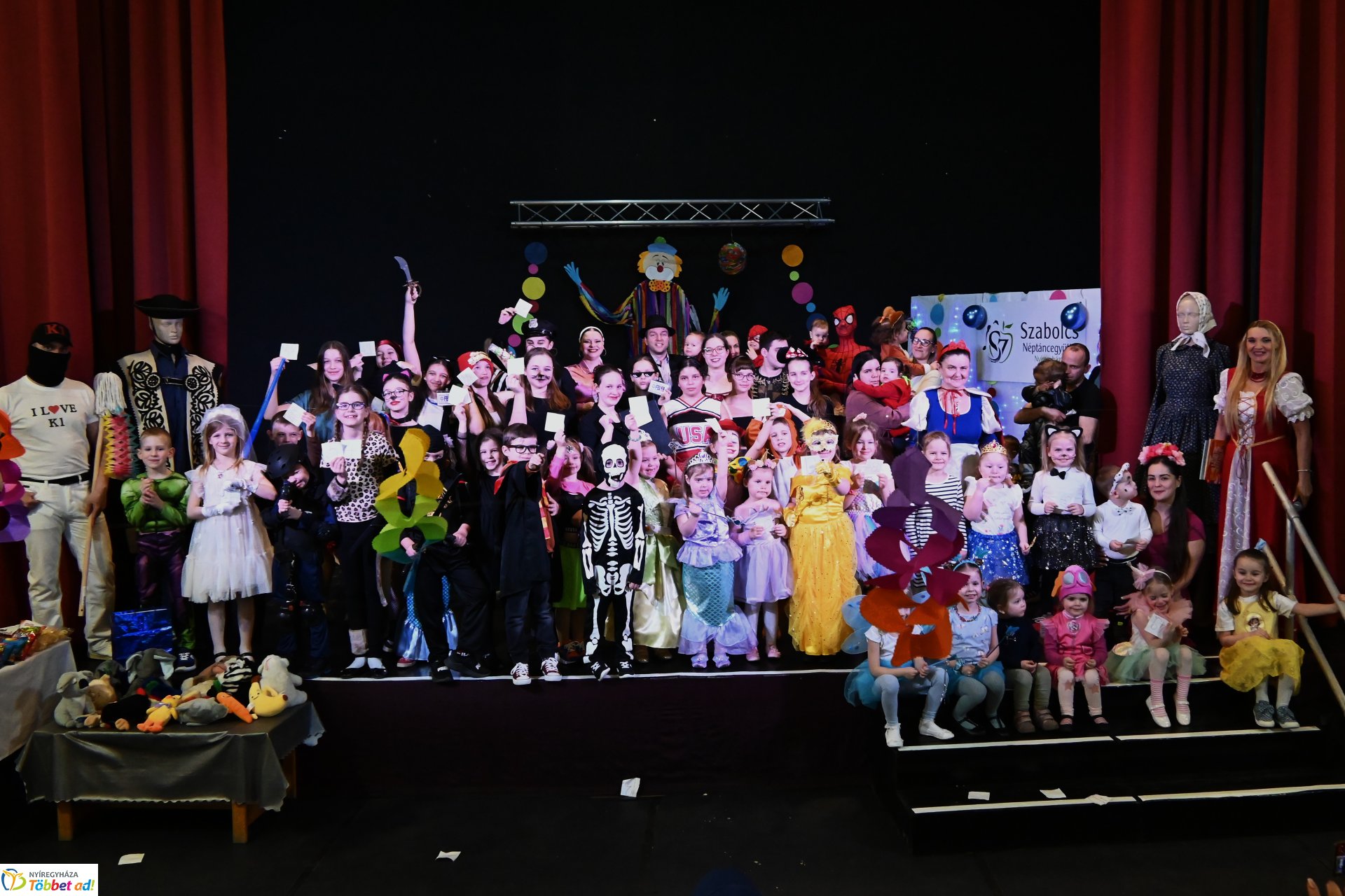 Farsang a Kölyökvárban - a Szabolcs Néptáncegyüttes családi mulatsága
