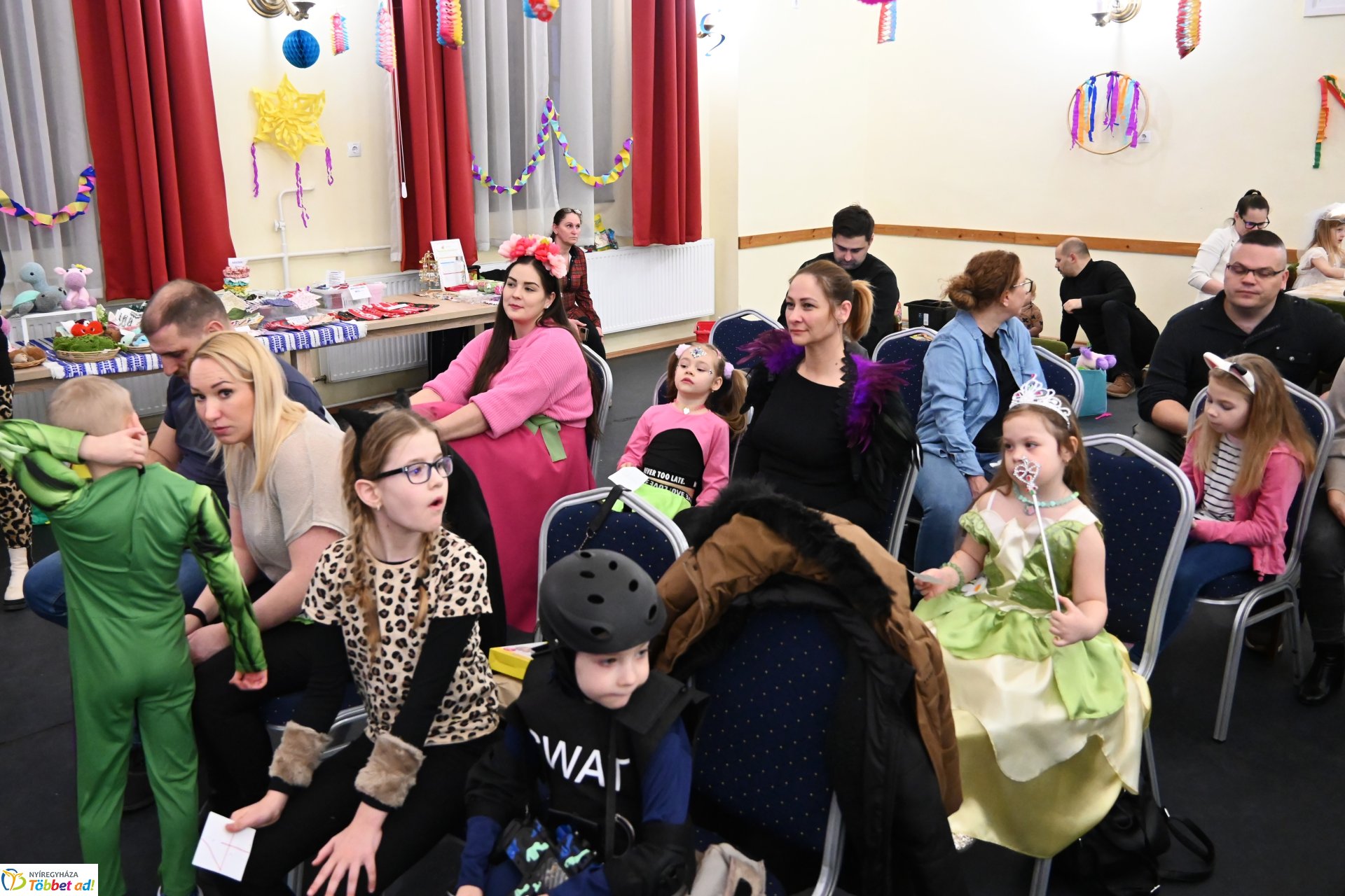 Farsang a Kölyökvárban - a Szabolcs Néptáncegyüttes családi mulatsága