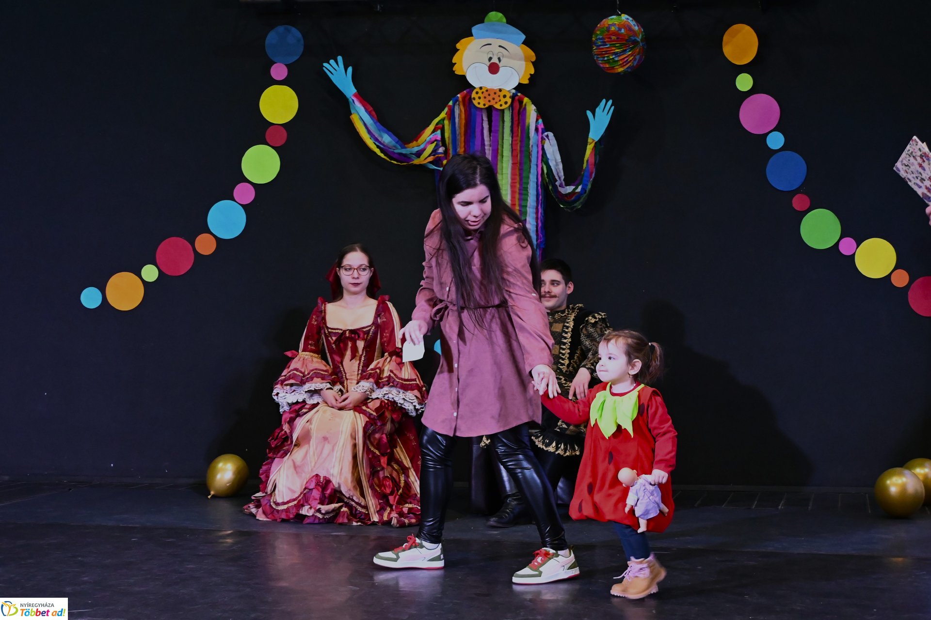 Farsang a Kölyökvárban - a Szabolcs Néptáncegyüttes családi mulatsága