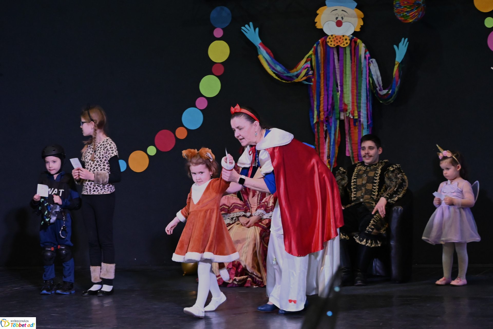 Farsang a Kölyökvárban - a Szabolcs Néptáncegyüttes családi mulatsága