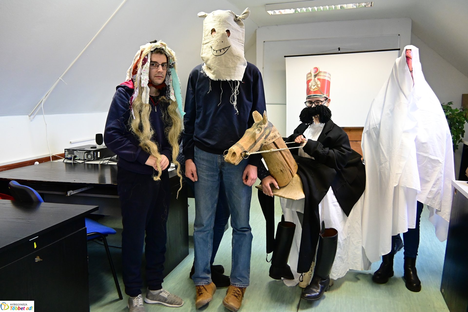 Farsang a ládafiából - utazó múzeum előadása a Ridensben