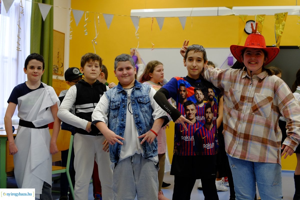 Farsang az evangélikus iskolában