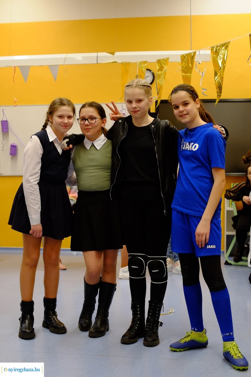 Farsang az evangélikus iskolában