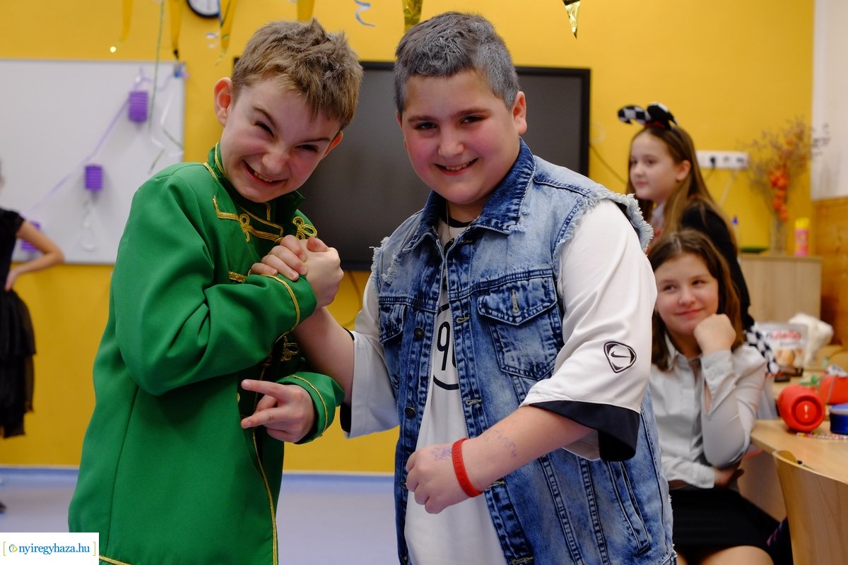 Farsang az evangélikus iskolában