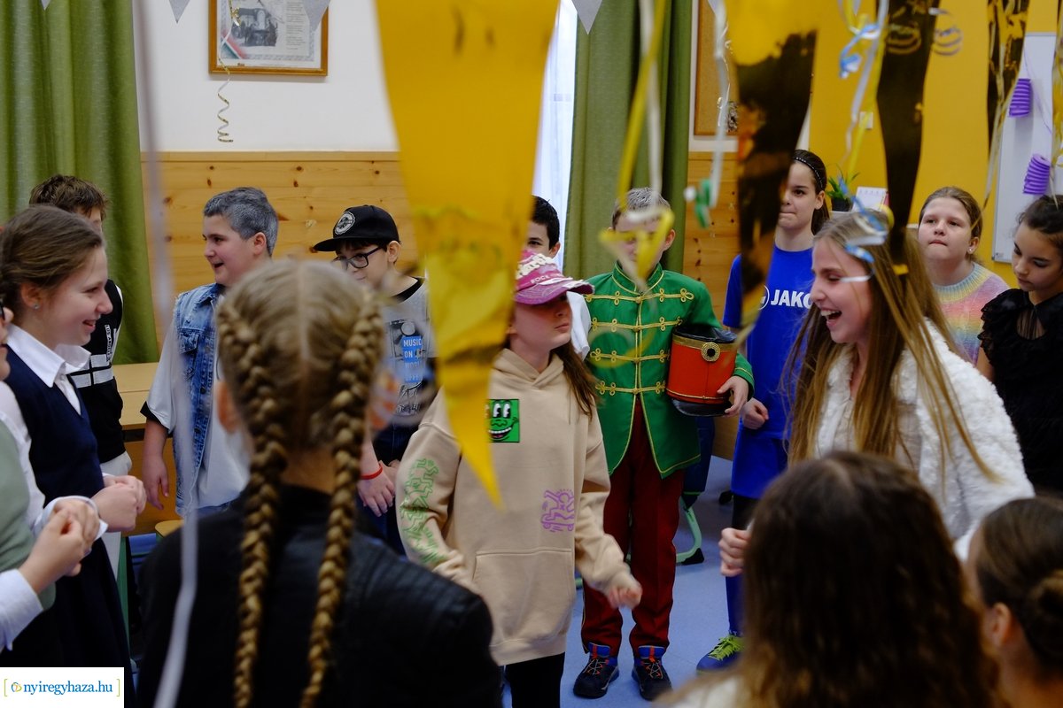 Farsang az evangélikus iskolában