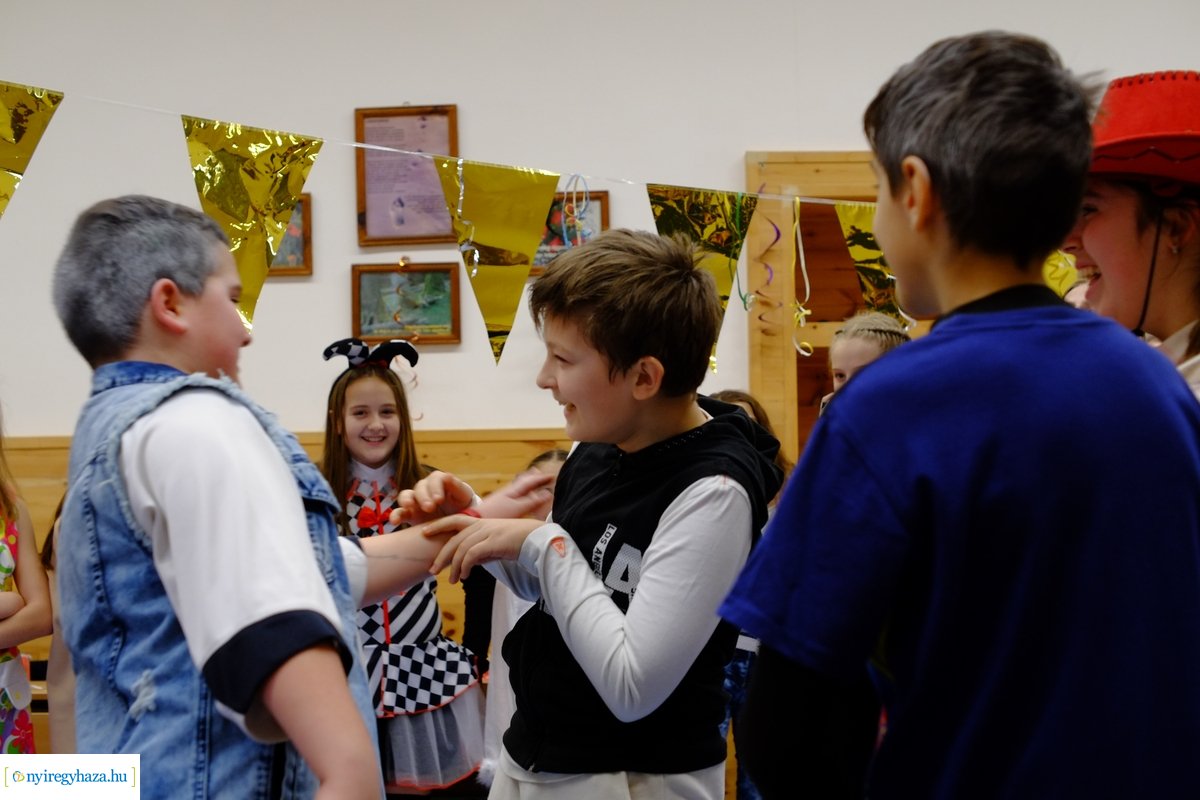 Farsang az evangélikus iskolában