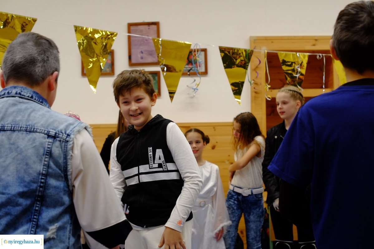 Farsang az evangélikus iskolában