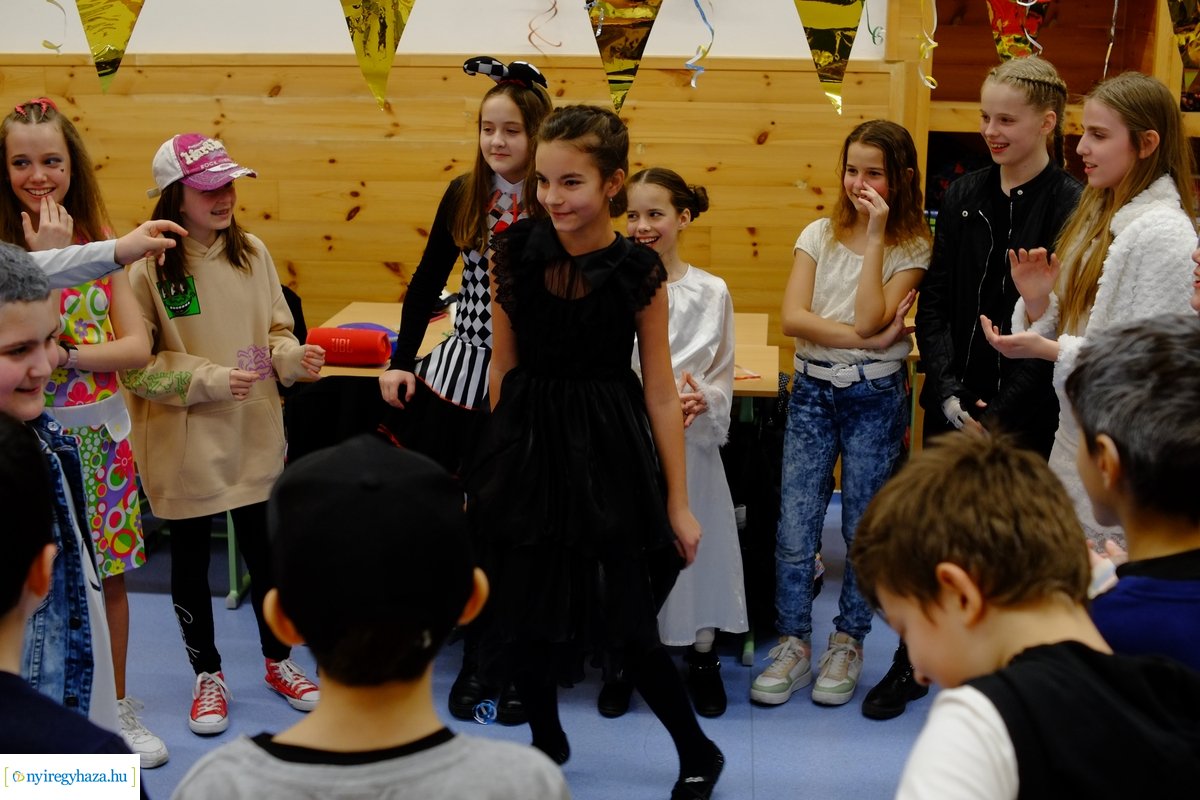 Farsang az evangélikus iskolában