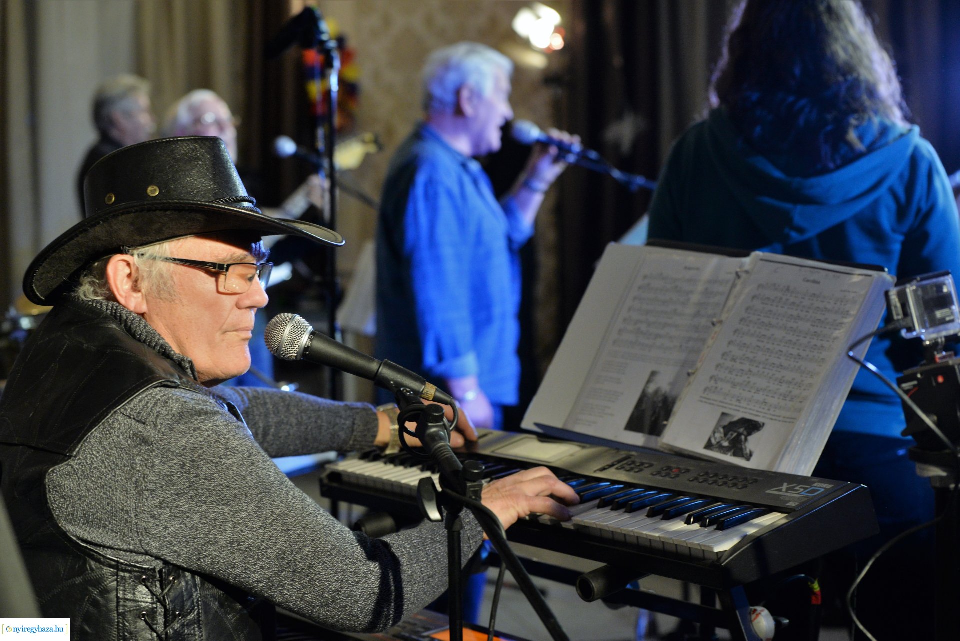 Farsangi fieszta a Ret-Rock zenekarral