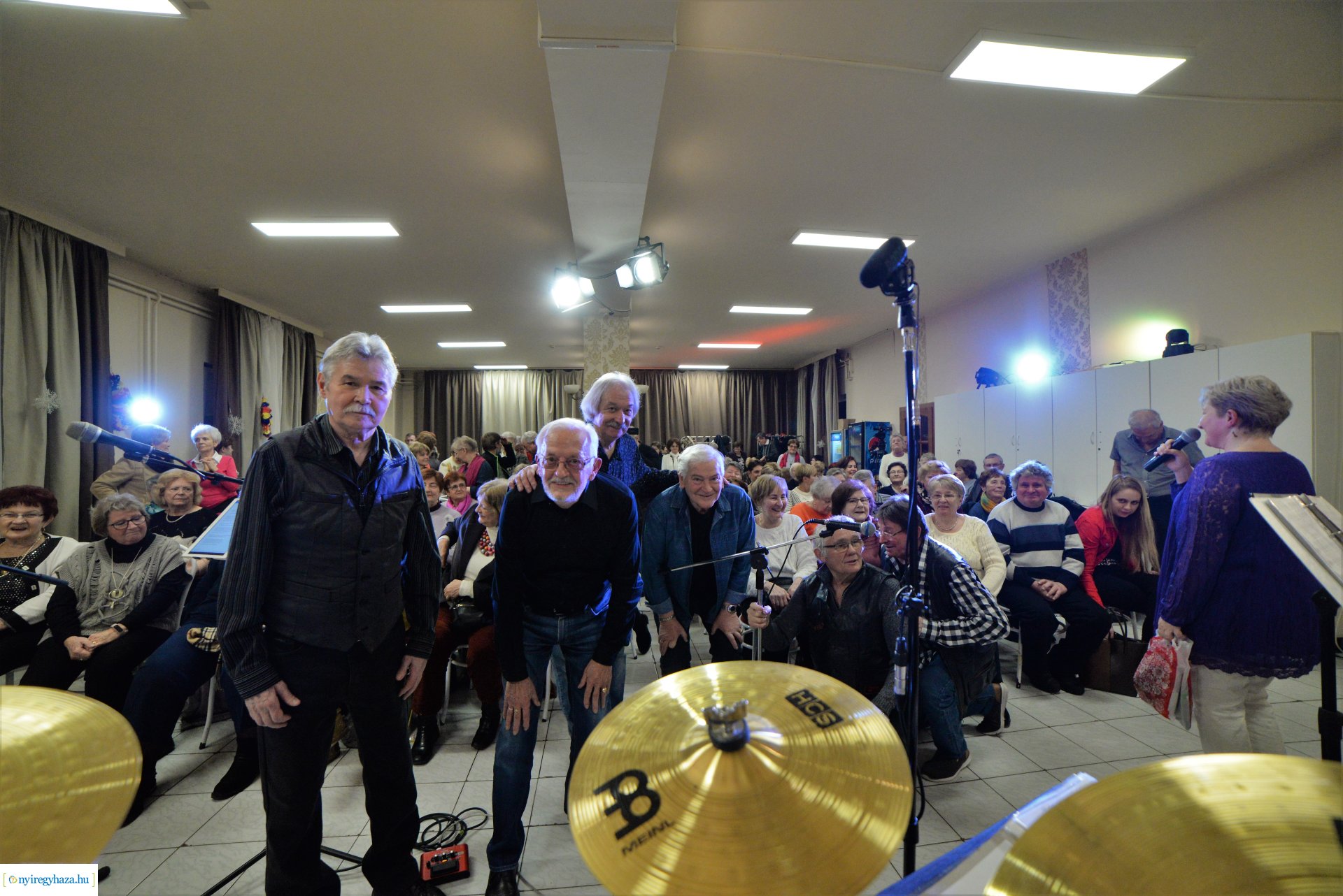 Farsangi fieszta a Ret-Rock zenekarral