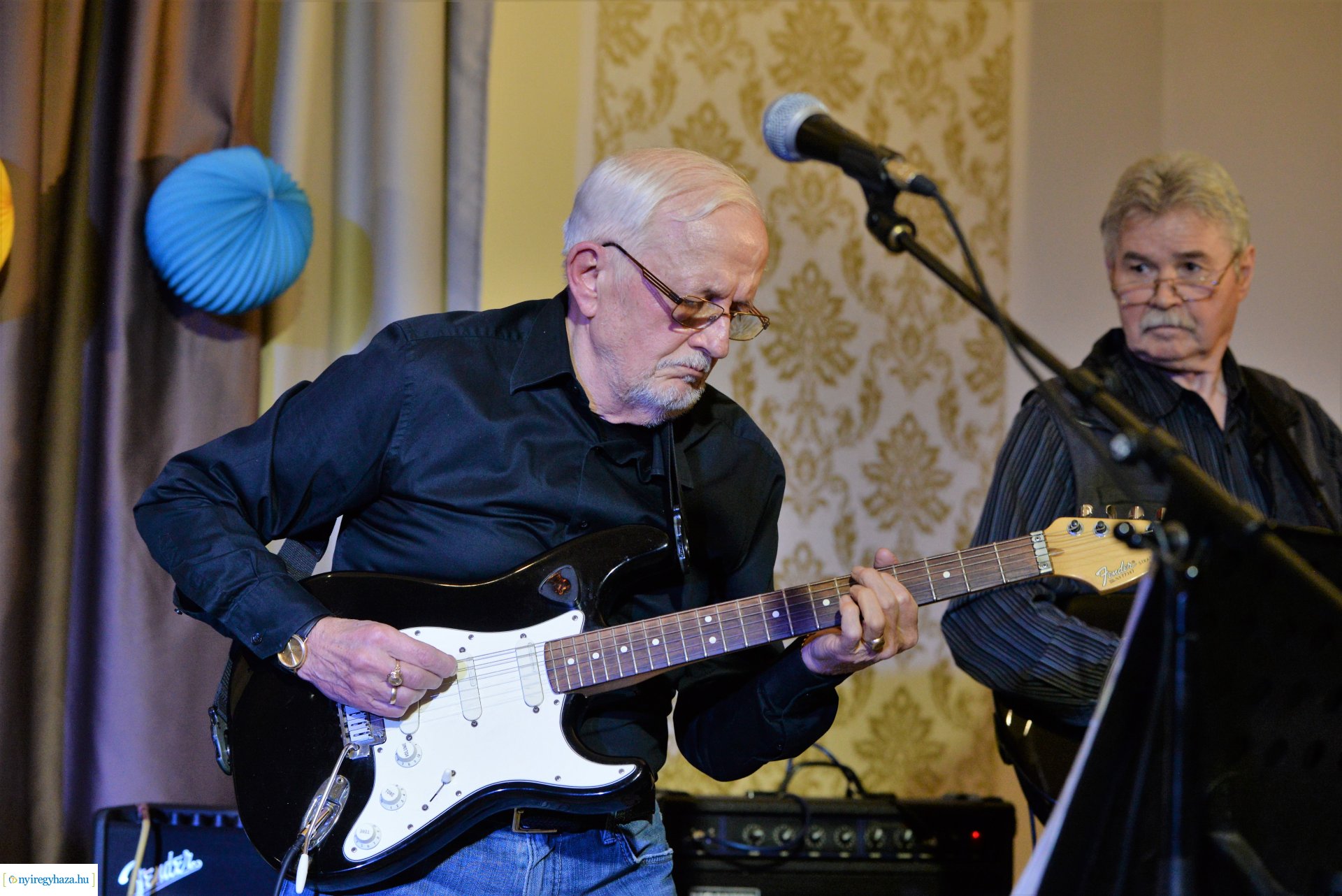 Farsangi fieszta a Ret-Rock zenekarral