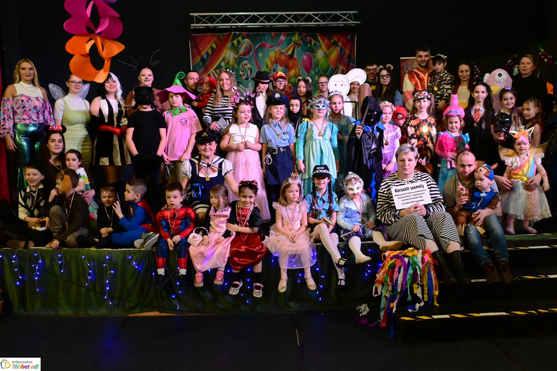 Farsangi forgatag a Kölyökvárban