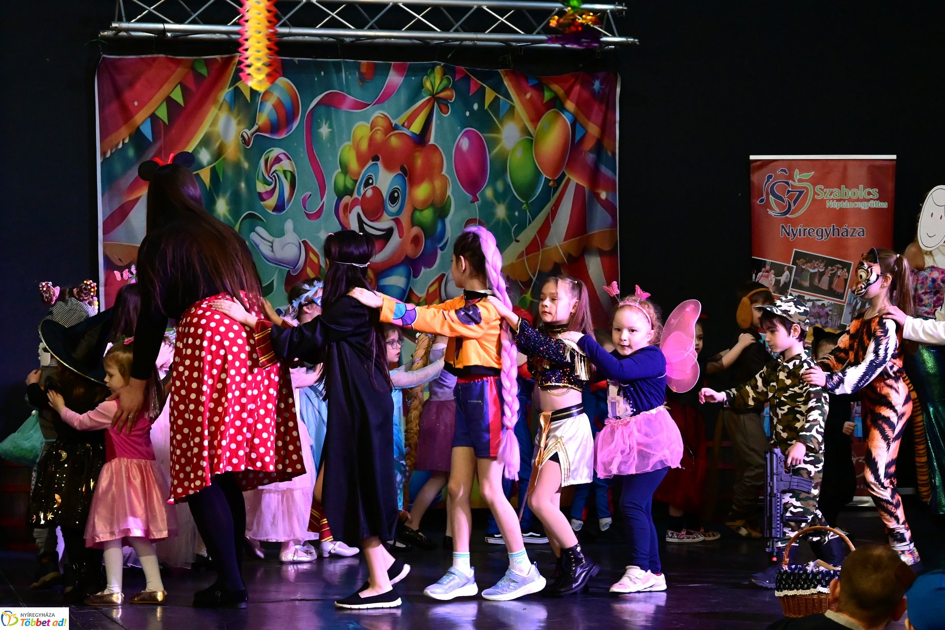 Farsangi forgatag a Kölyökvárban