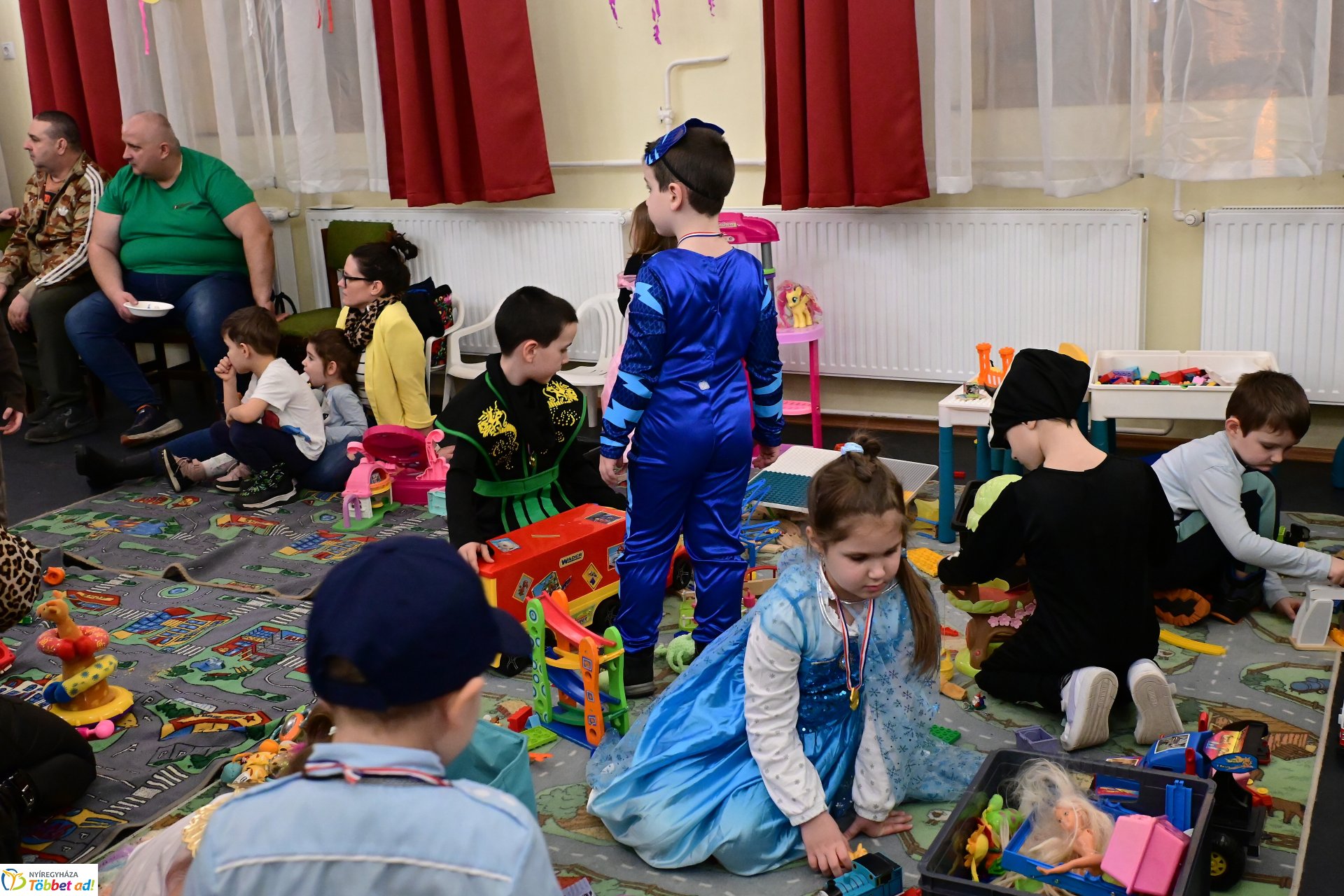 Farsangi forgatag a Kölyökvárban