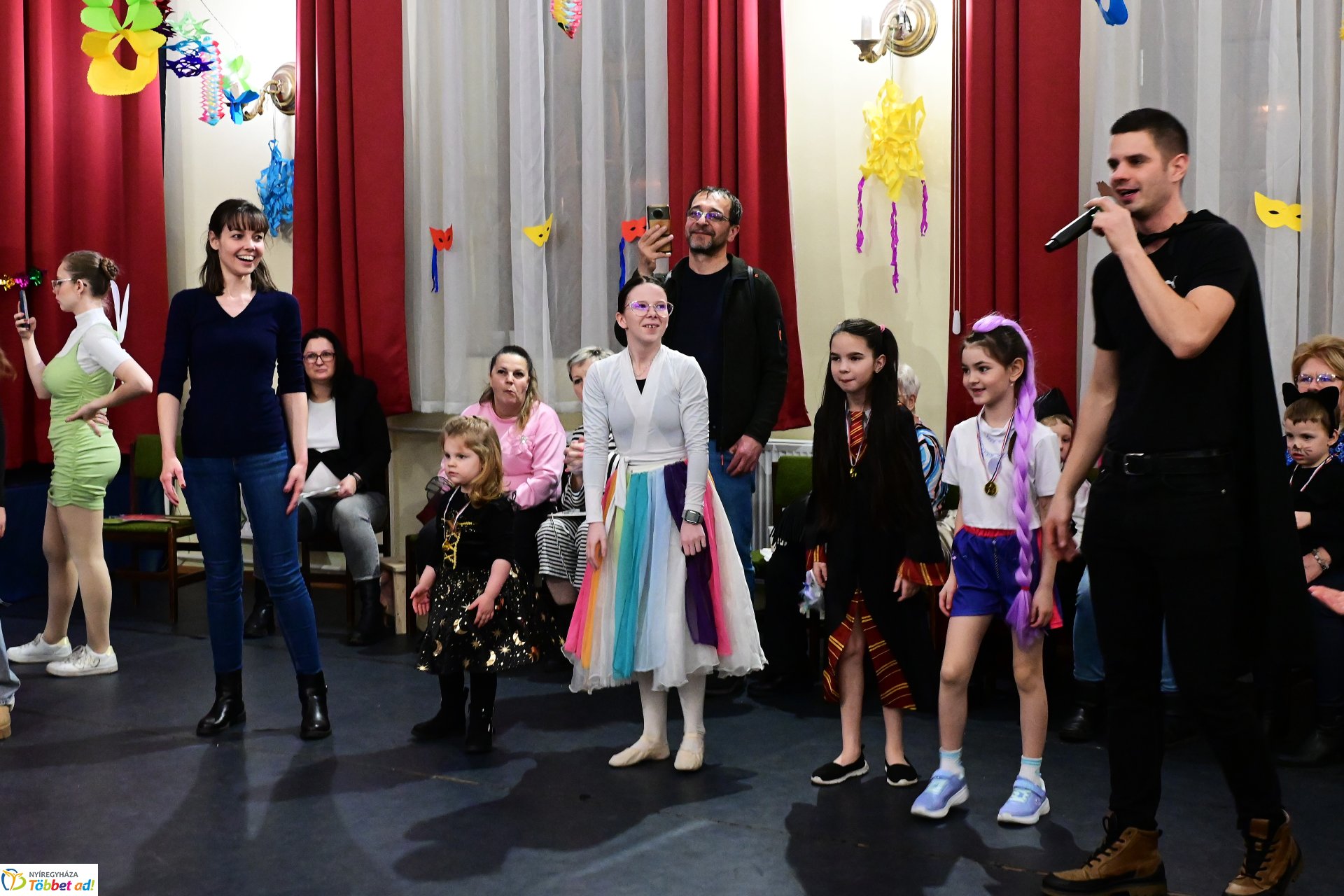 Farsangi forgatag a Kölyökvárban