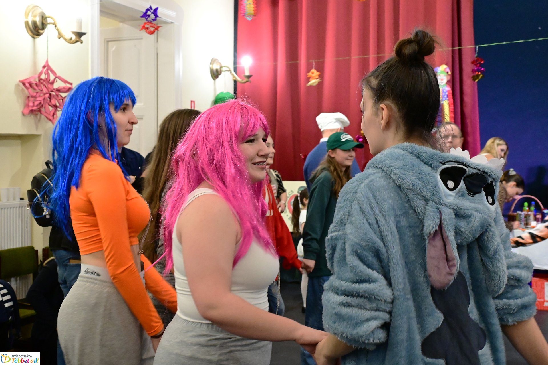 Farsangi forgatag a Kölyökvárban