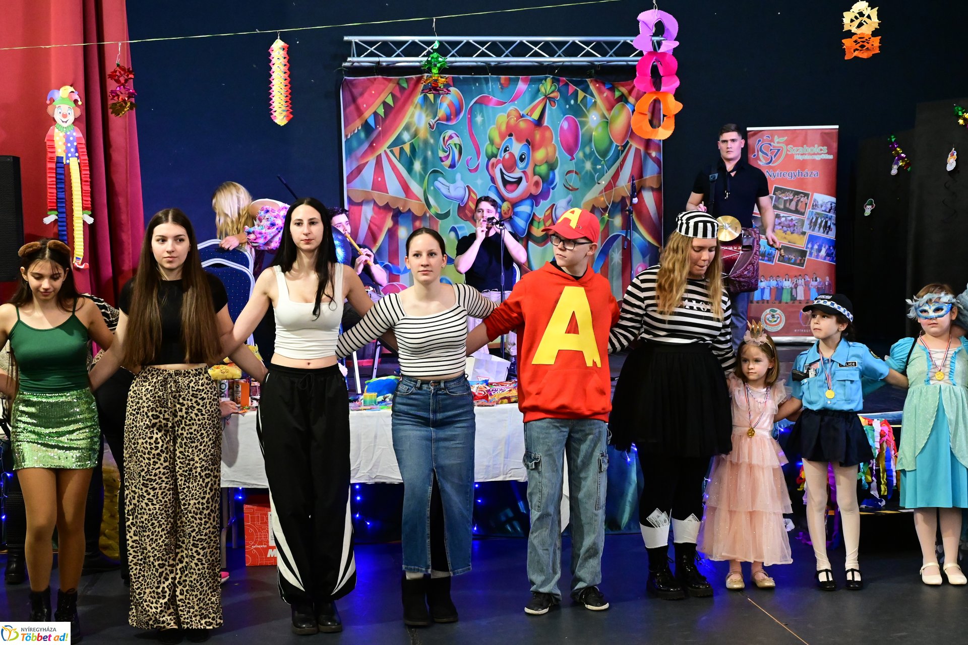 Farsangi forgatag a Kölyökvárban