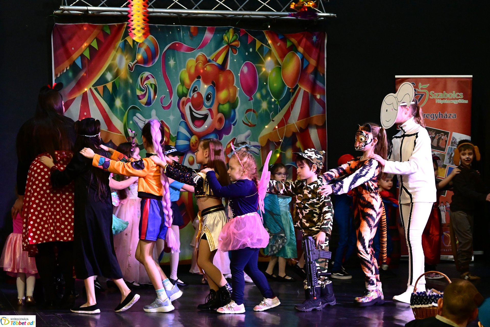 Farsangi forgatag a Kölyökvárban