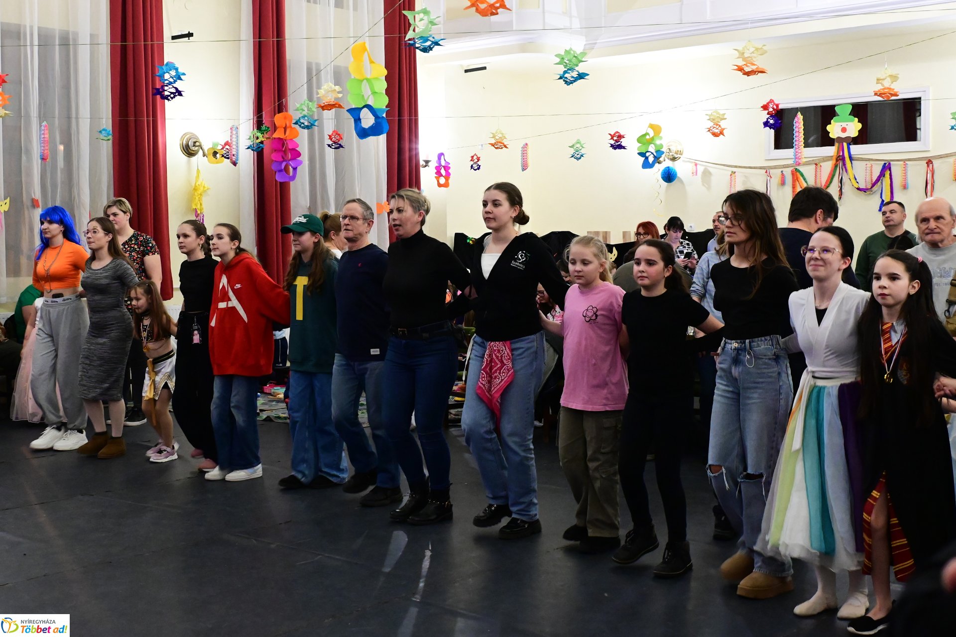 Farsangi forgatag a Kölyökvárban