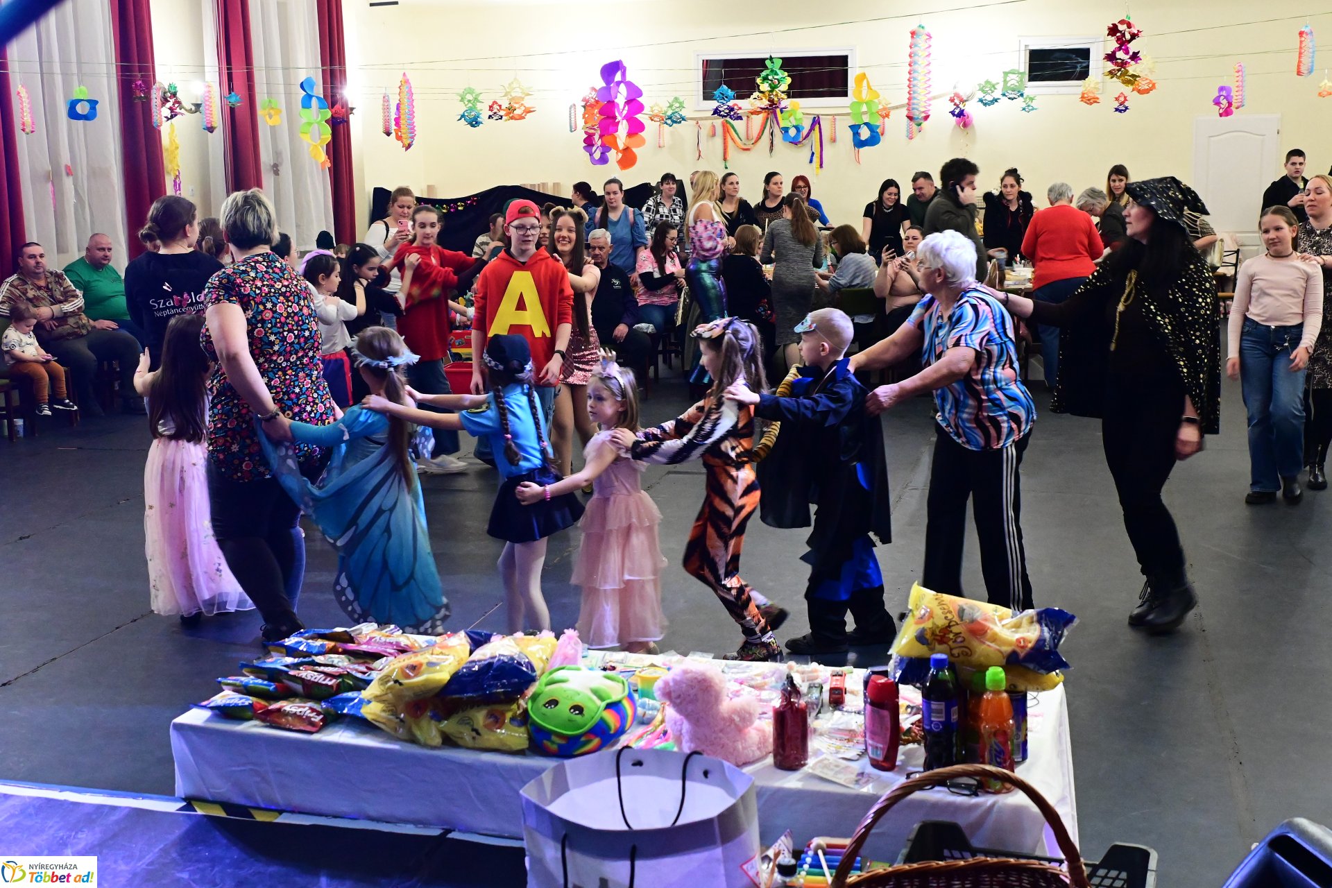 Farsangi forgatag a Kölyökvárban