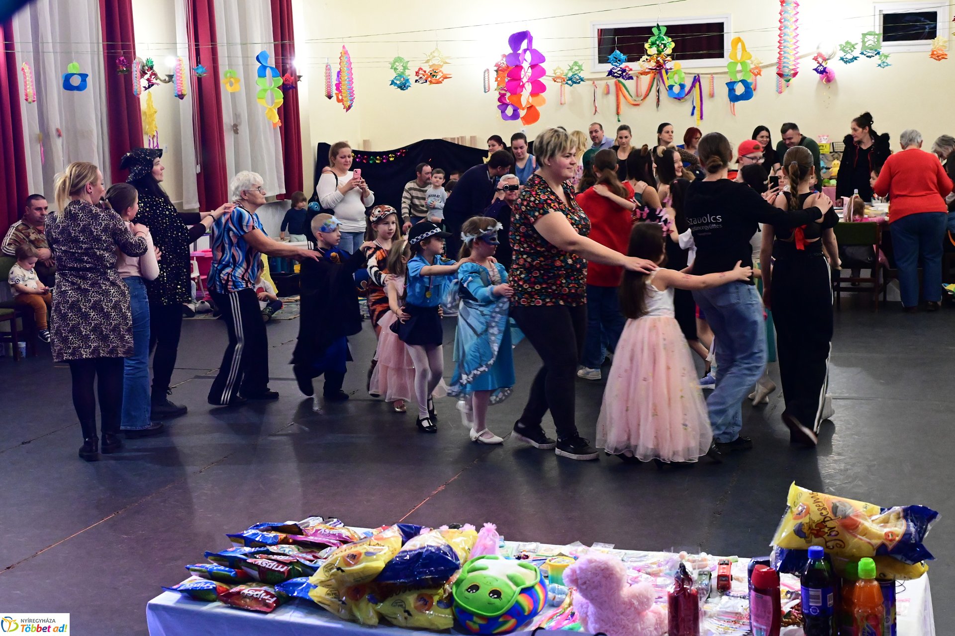 Farsangi forgatag a Kölyökvárban