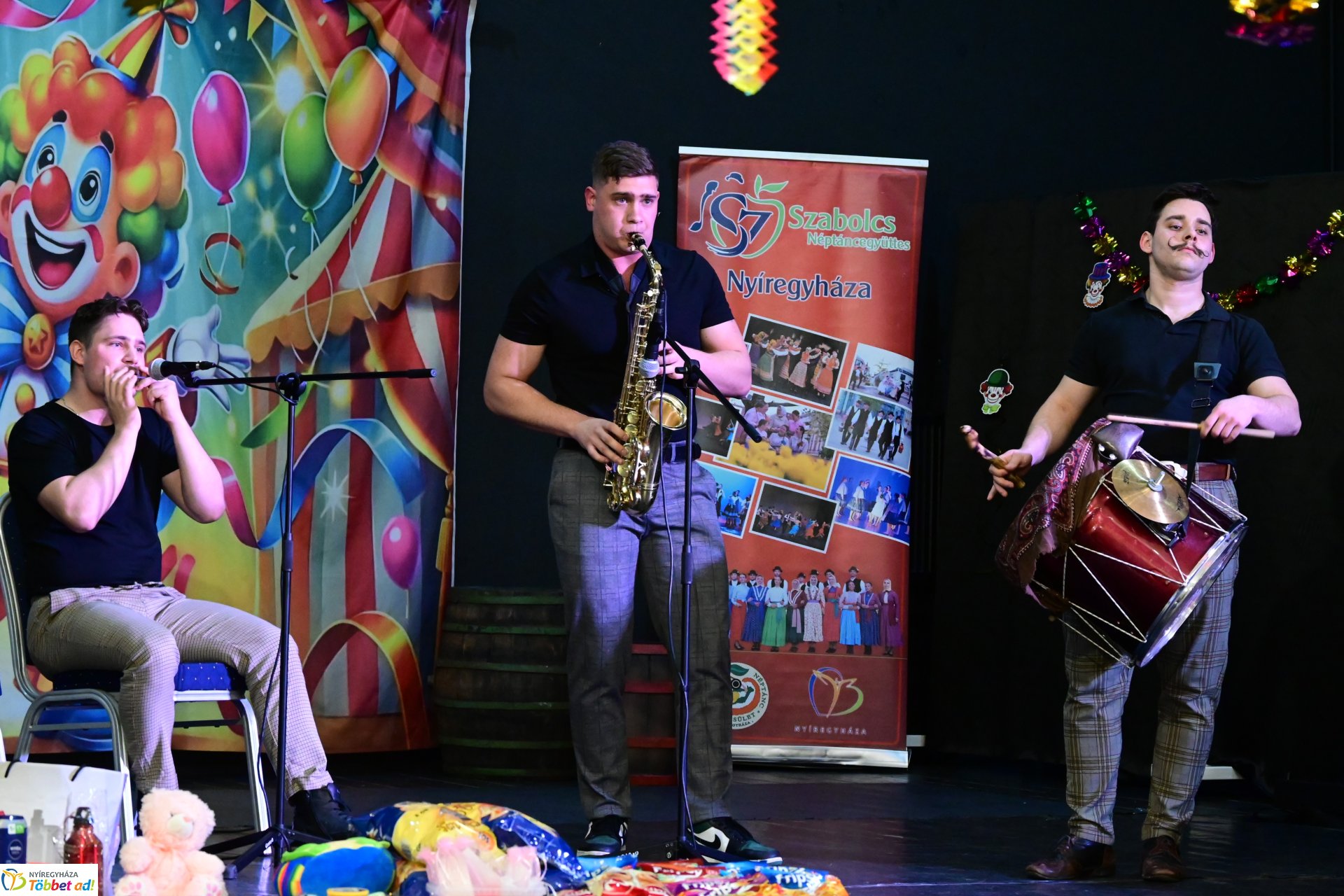 Farsangi forgatag a Kölyökvárban