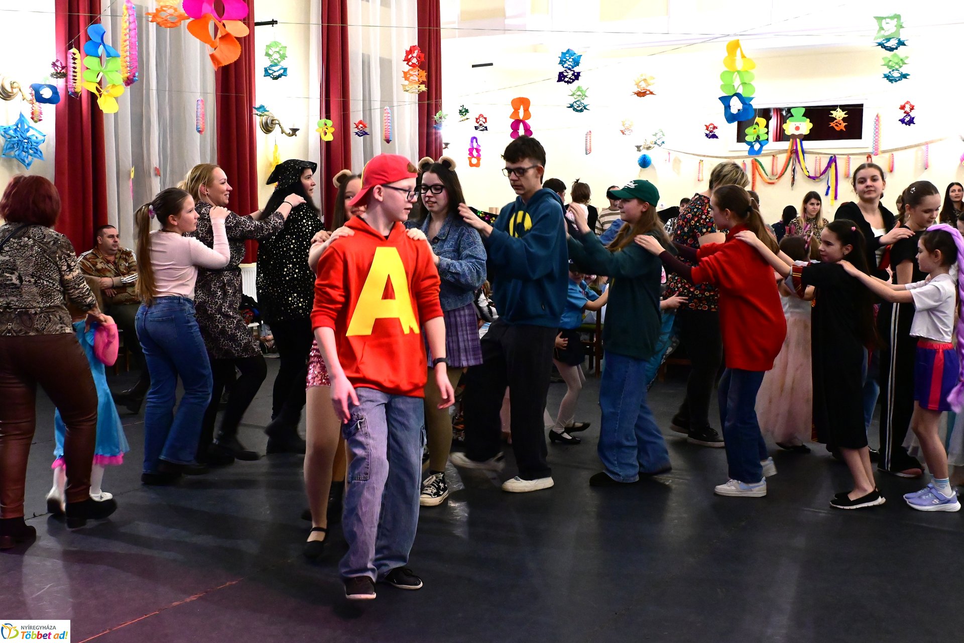 Farsangi forgatag a Kölyökvárban