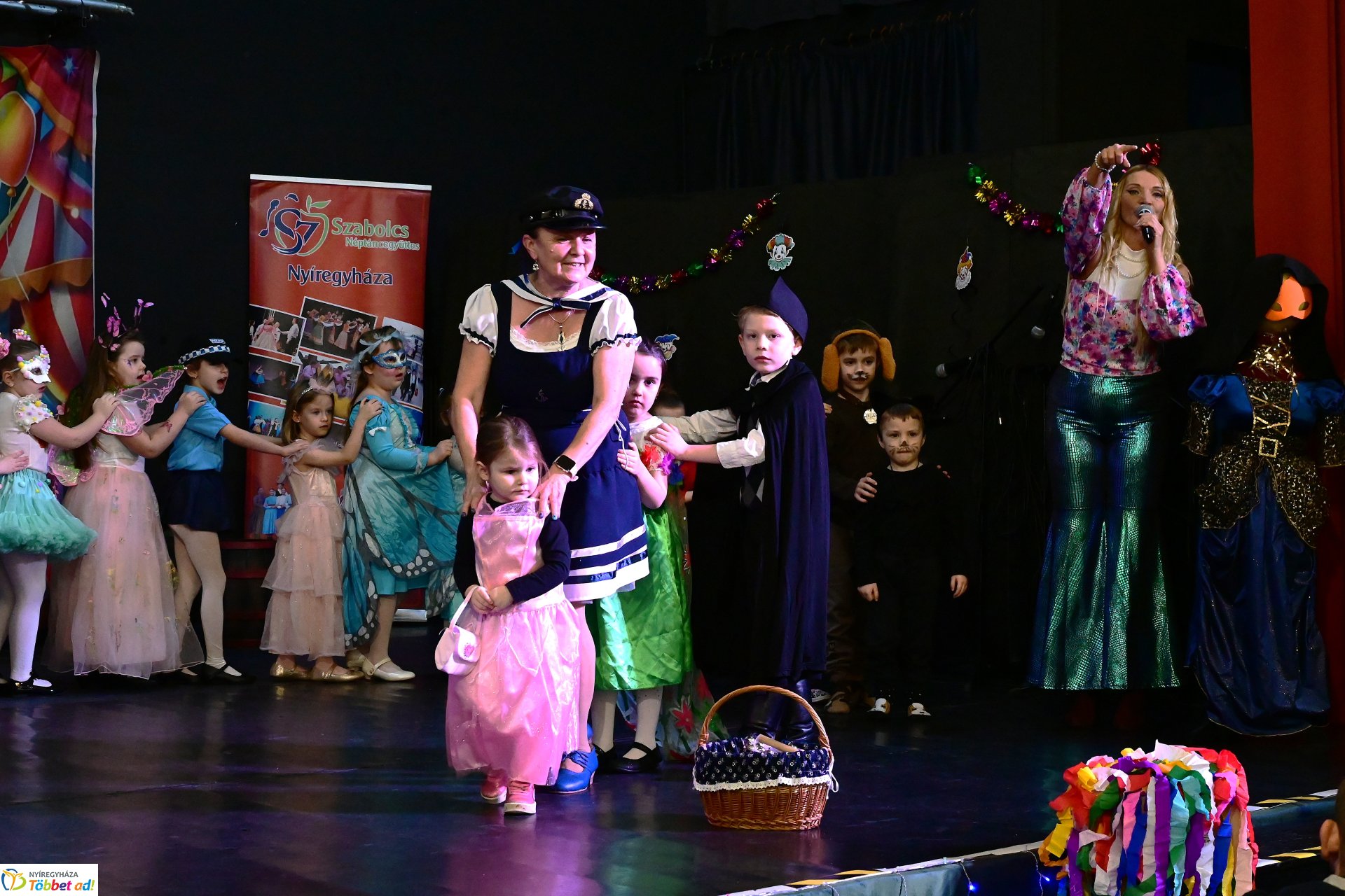 Farsangi forgatag a Kölyökvárban