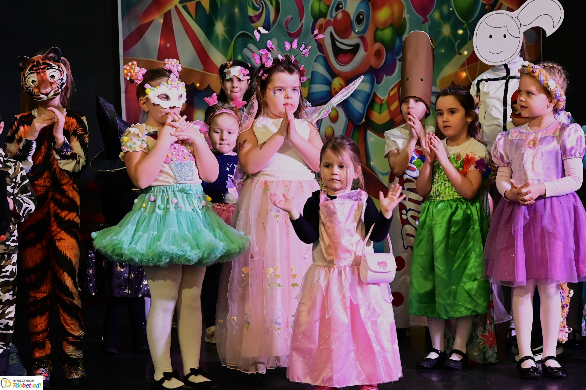 Farsangi forgatag a Kölyökvárban