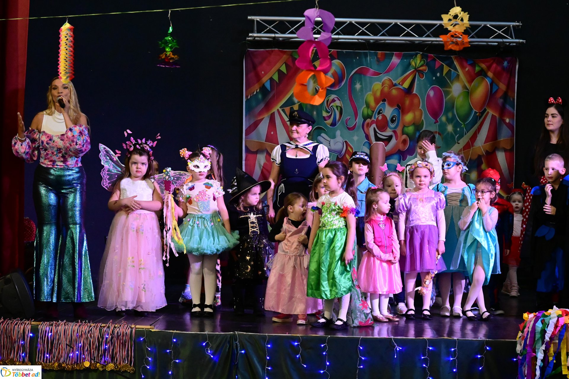 Farsangi forgatag a Kölyökvárban