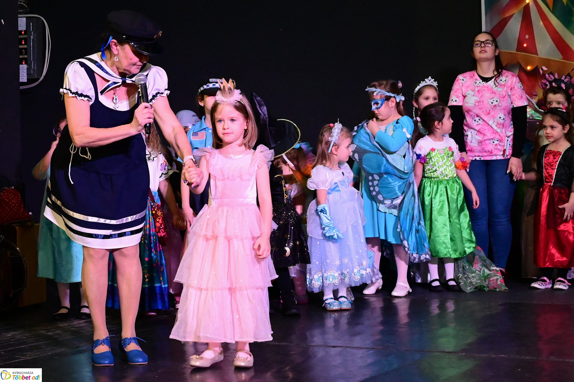 Farsangi forgatag a Kölyökvárban