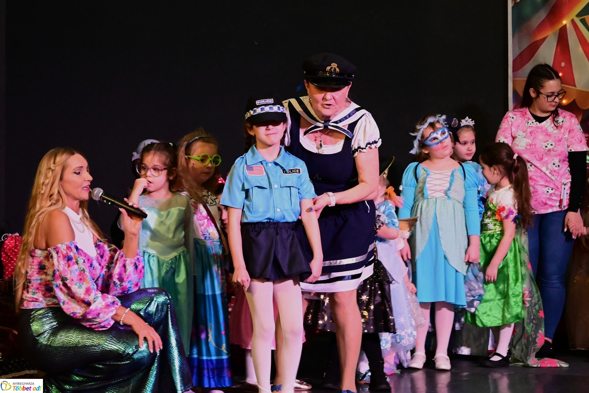 Farsangi forgatag a Kölyökvárban