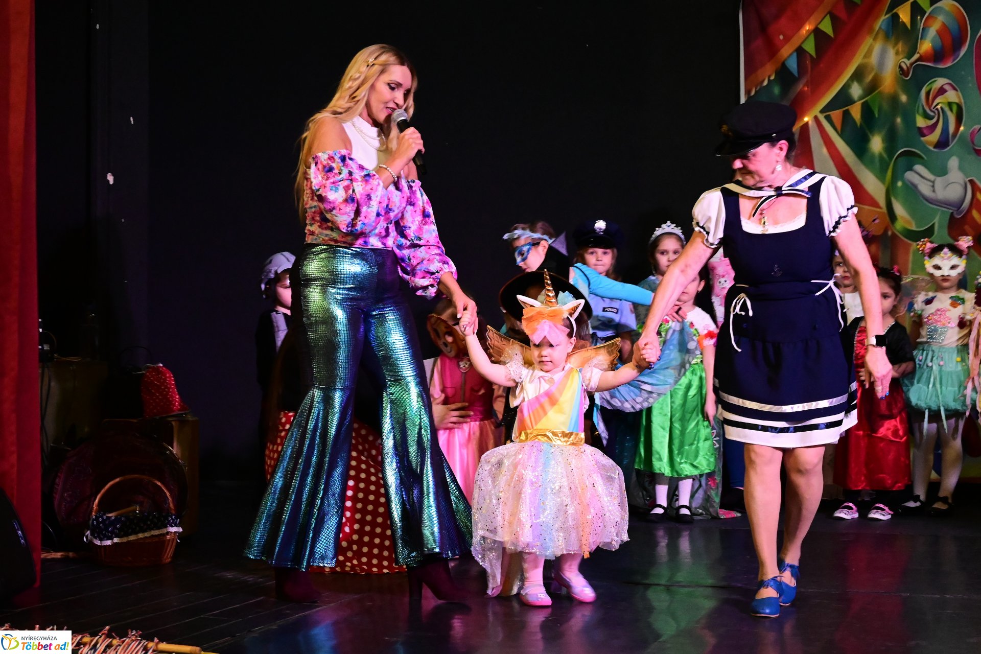 Farsangi forgatag a Kölyökvárban