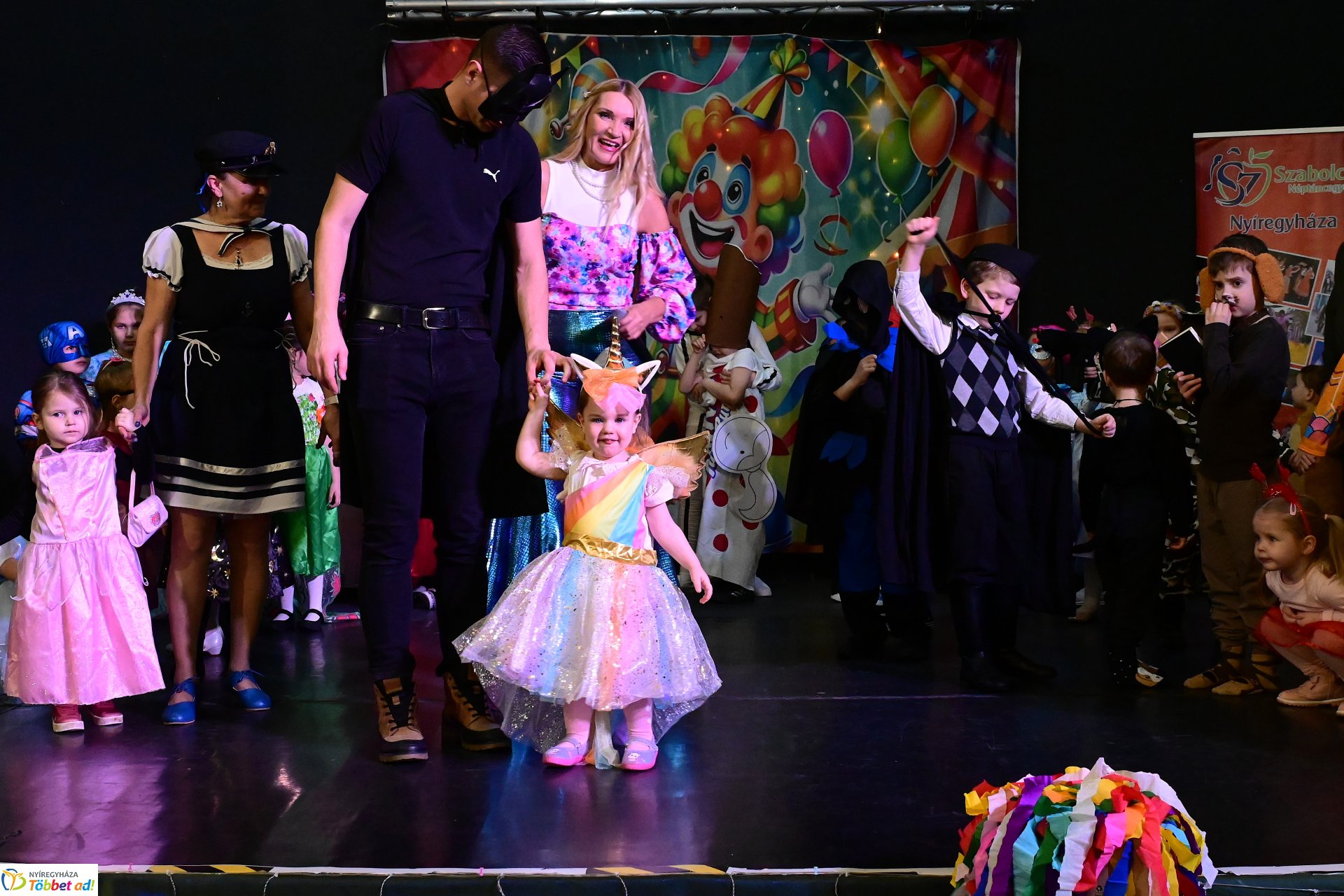 Farsangi forgatag a Kölyökvárban