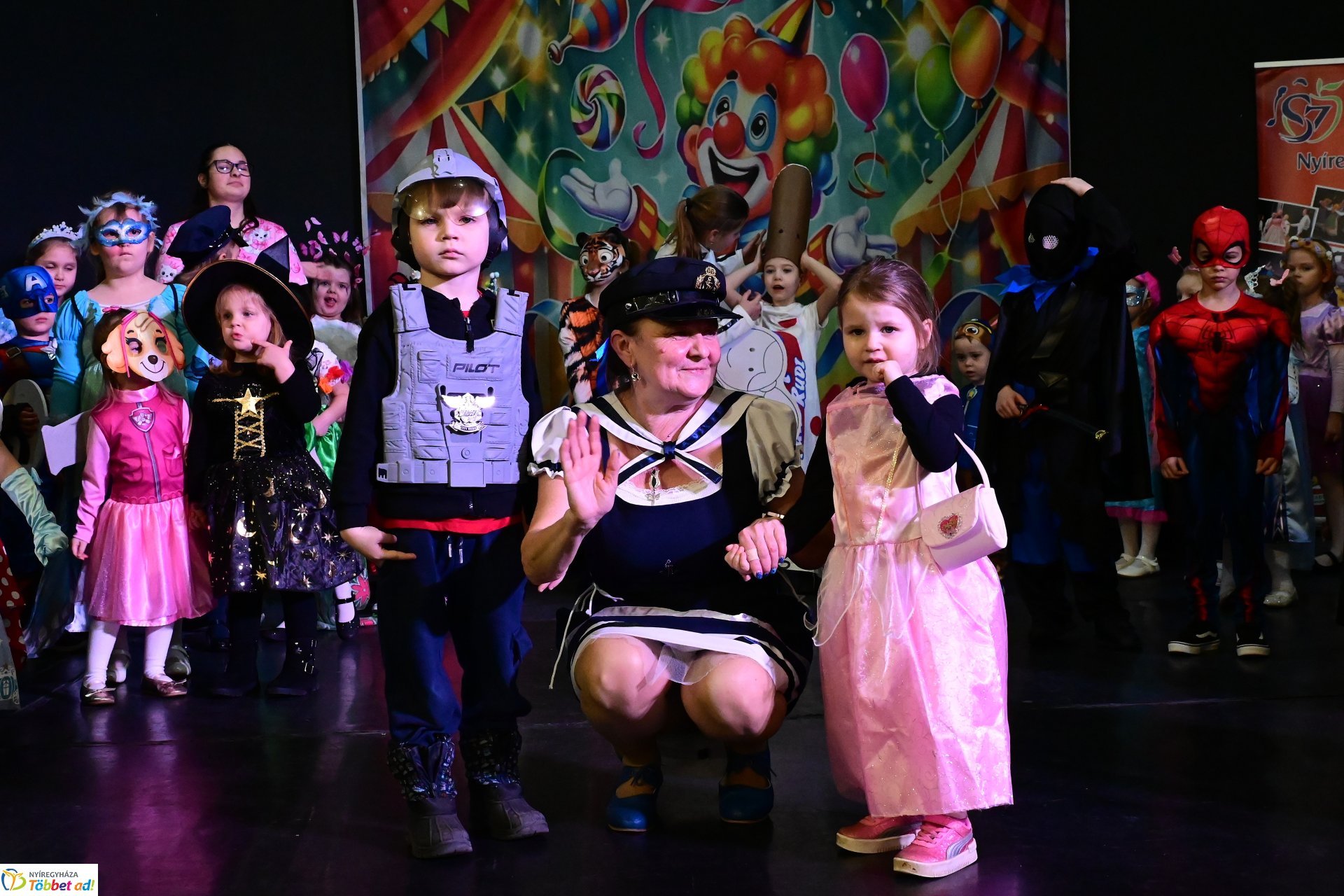 Farsangi forgatag a Kölyökvárban