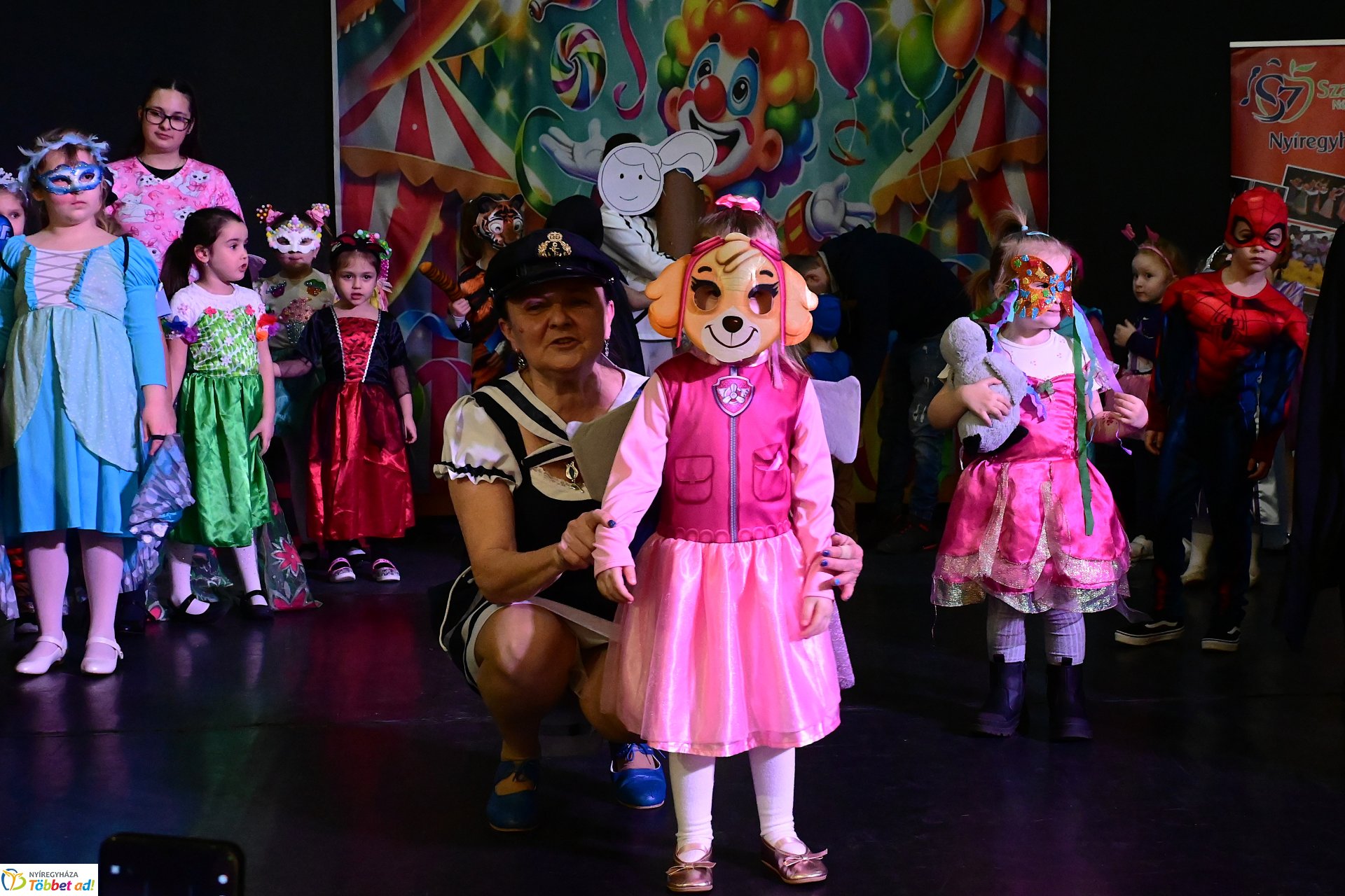 Farsangi forgatag a Kölyökvárban